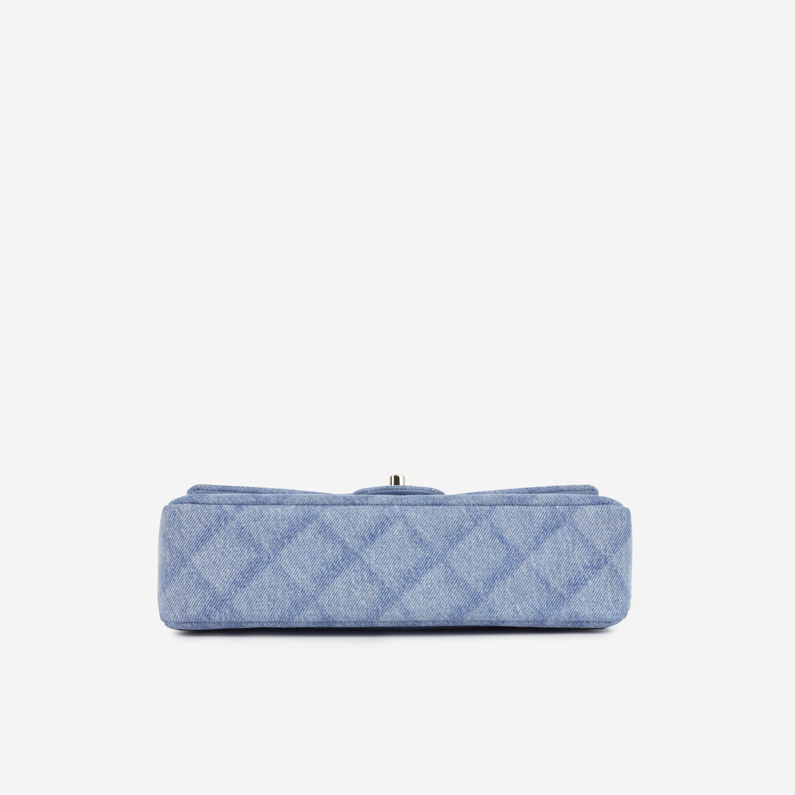 Medium Classic Flap