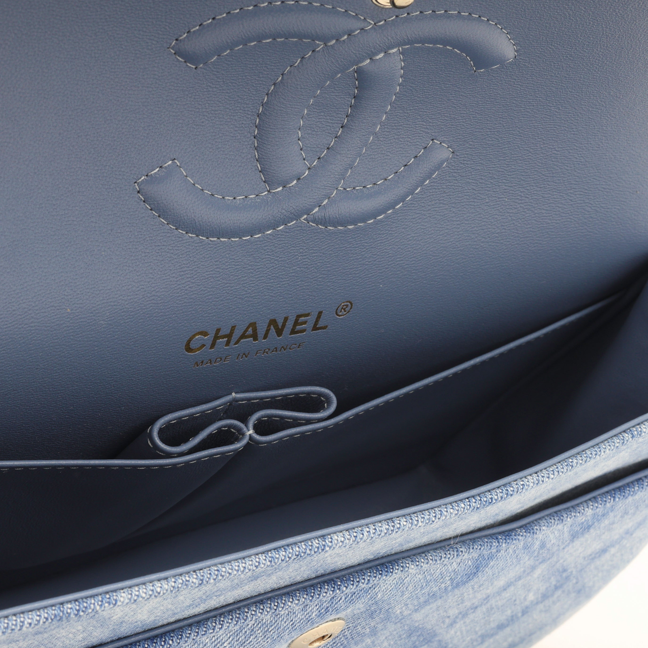 Medium Classic Flap