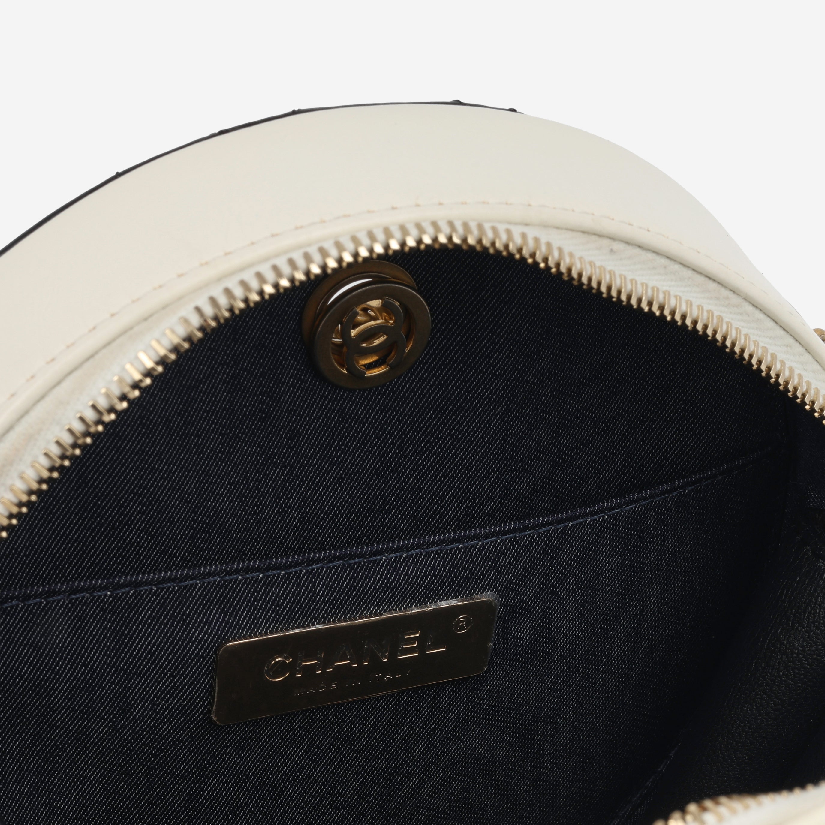 En Vogue Round Crossbody
