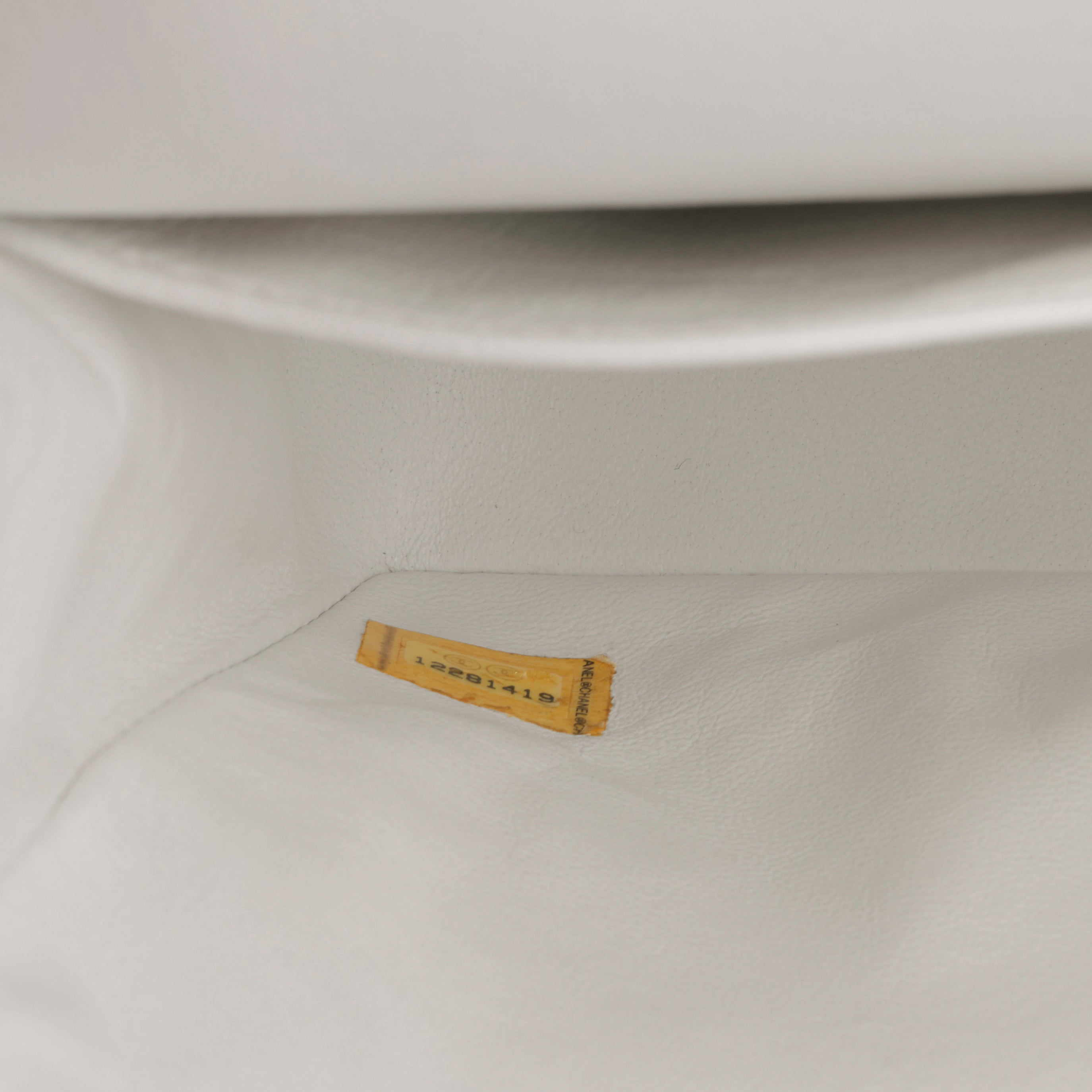 Medium Classic Flap