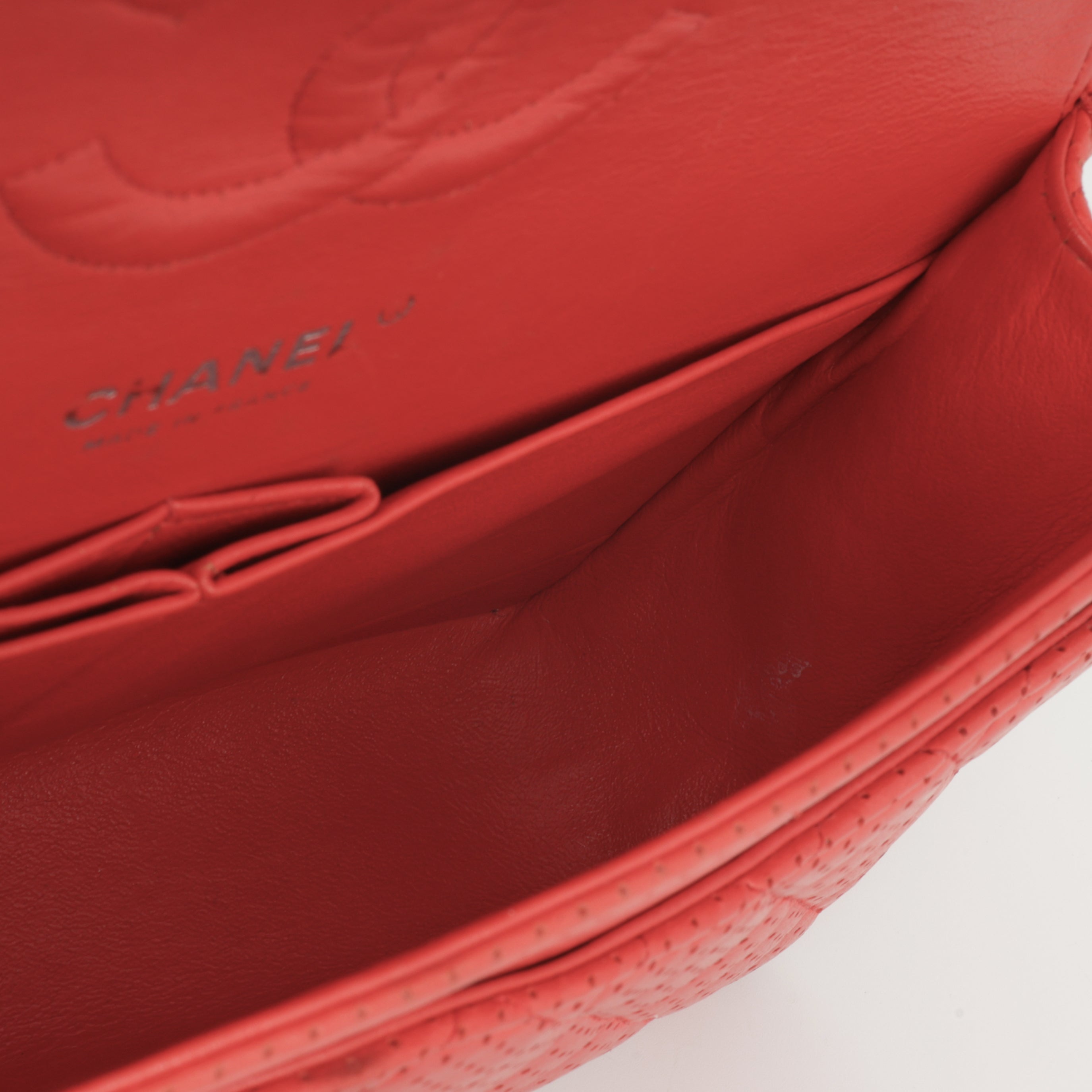 Medium Classic Flap