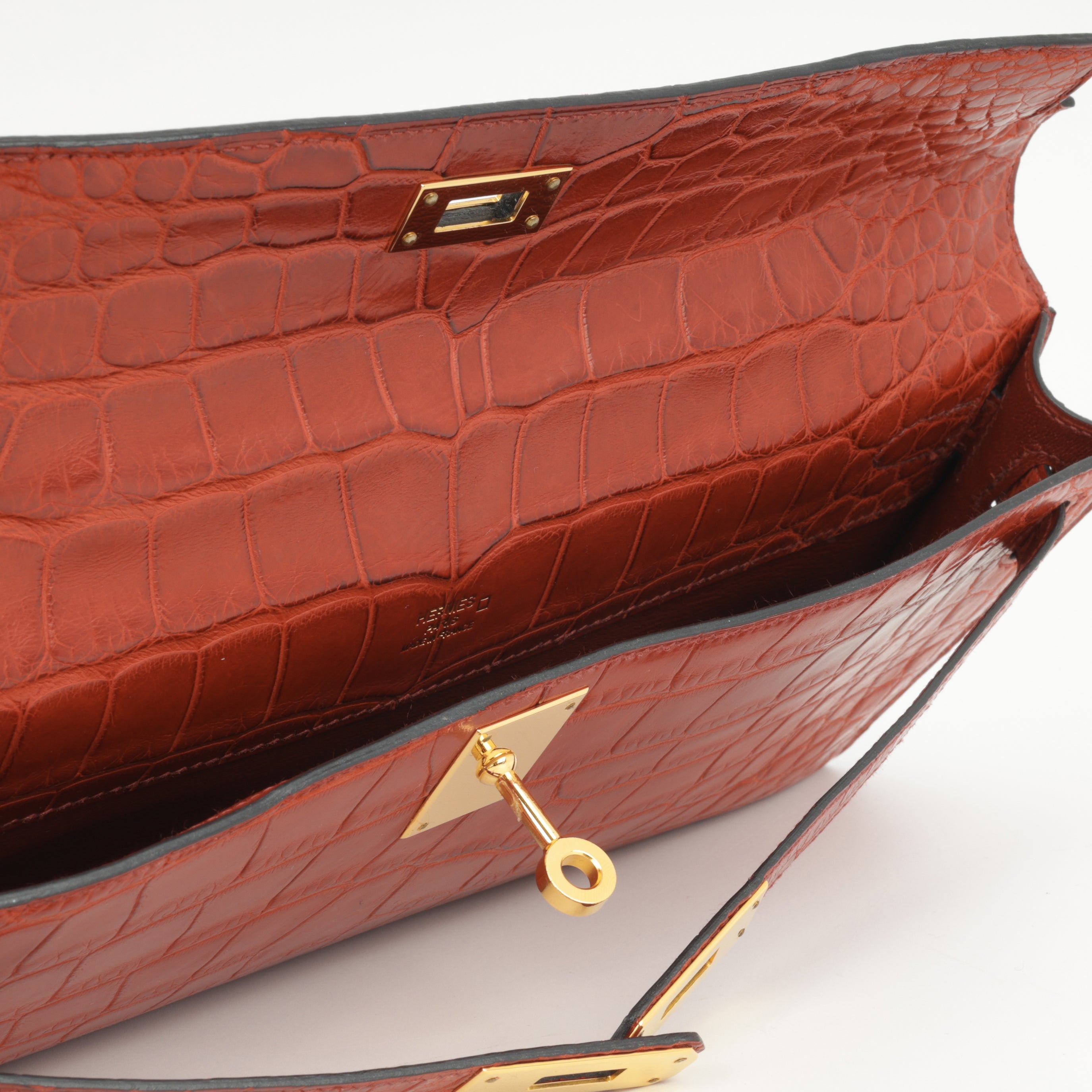 Hermès Kelly Cut Clutch - Rouge H Matte Alligator Missipiensis | Gold Hardware