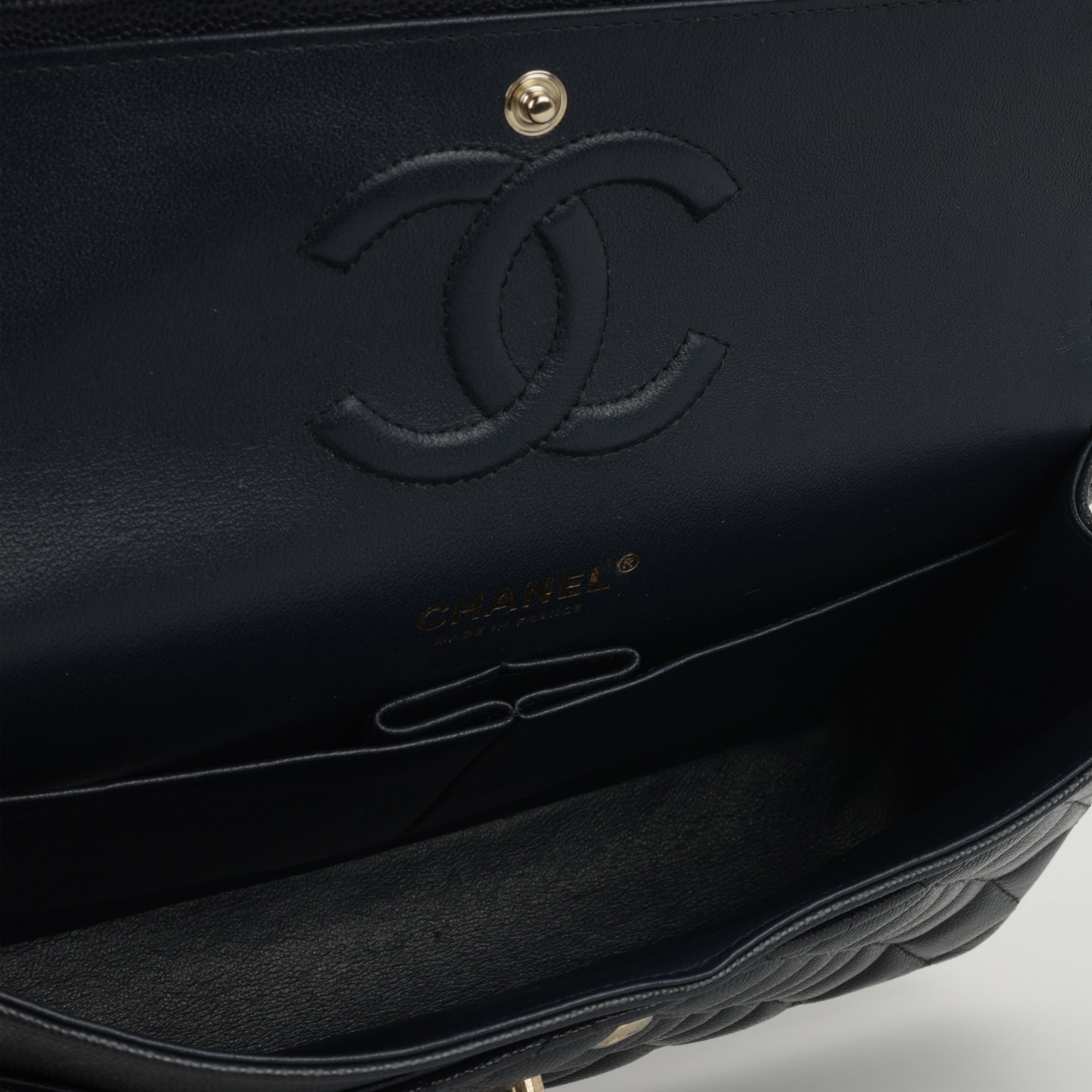 Medium Classic Flap