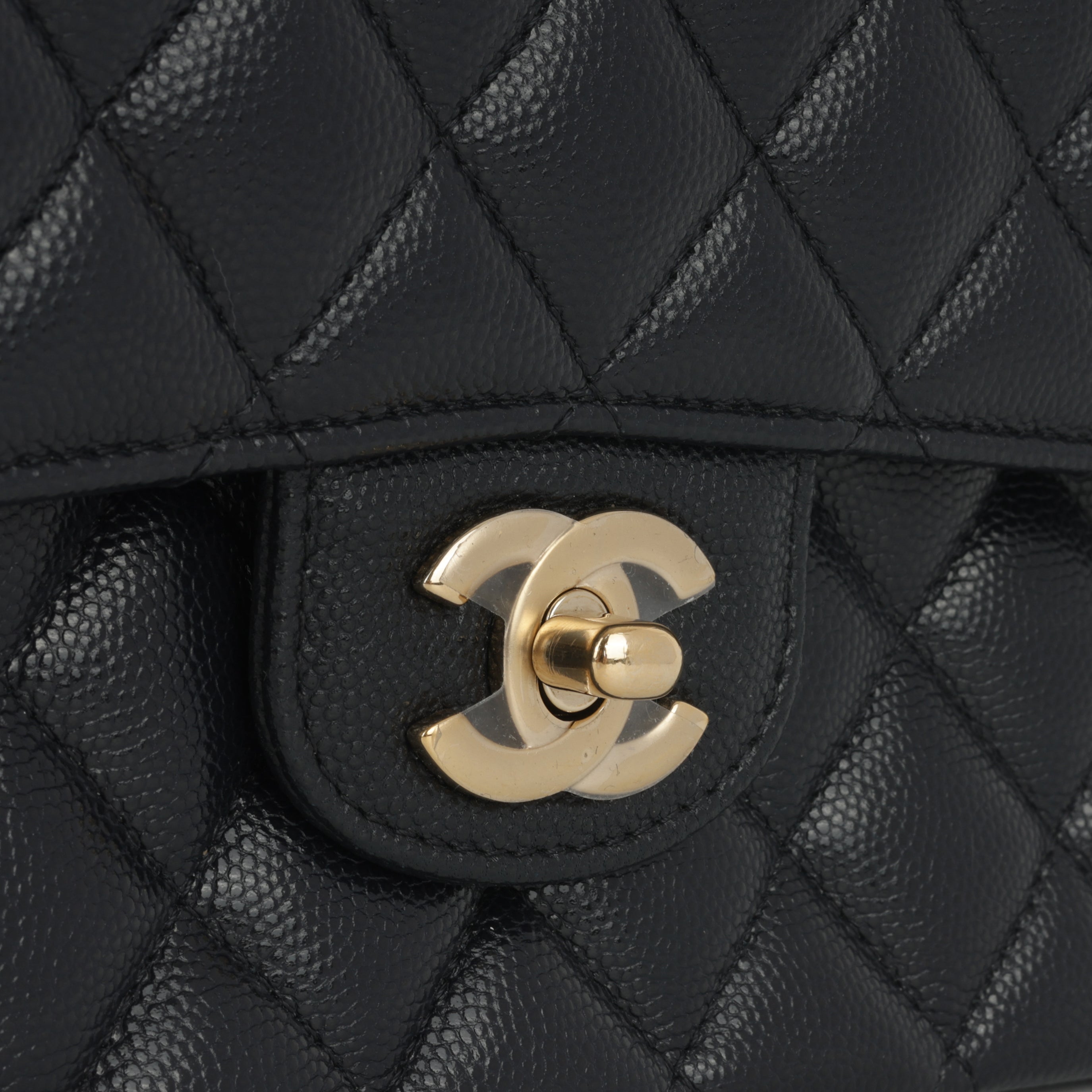 Medium Classic Flap