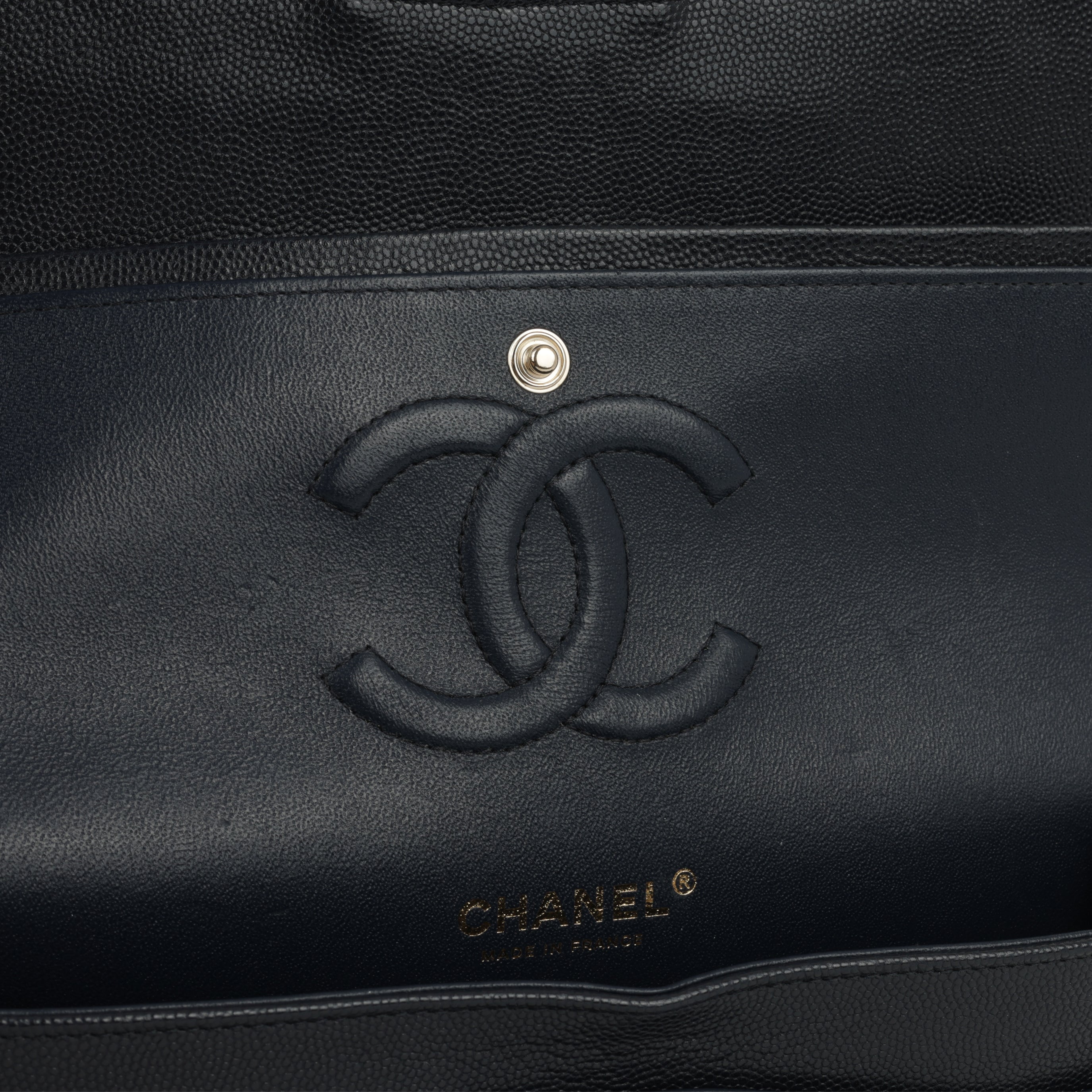 Medium Classic Flap