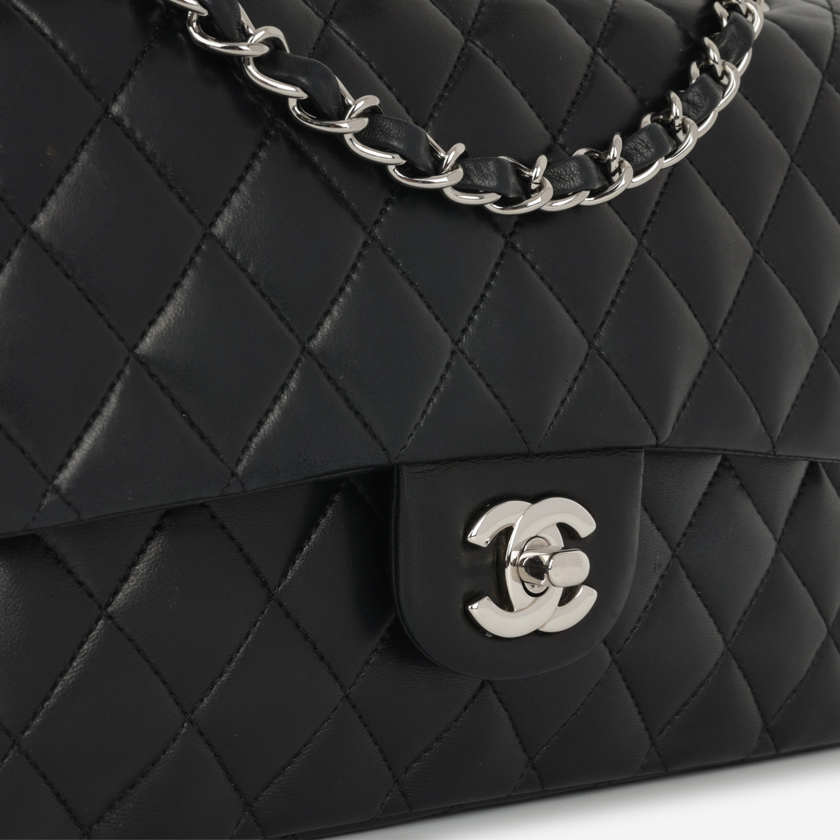 Medium Classic Flap
