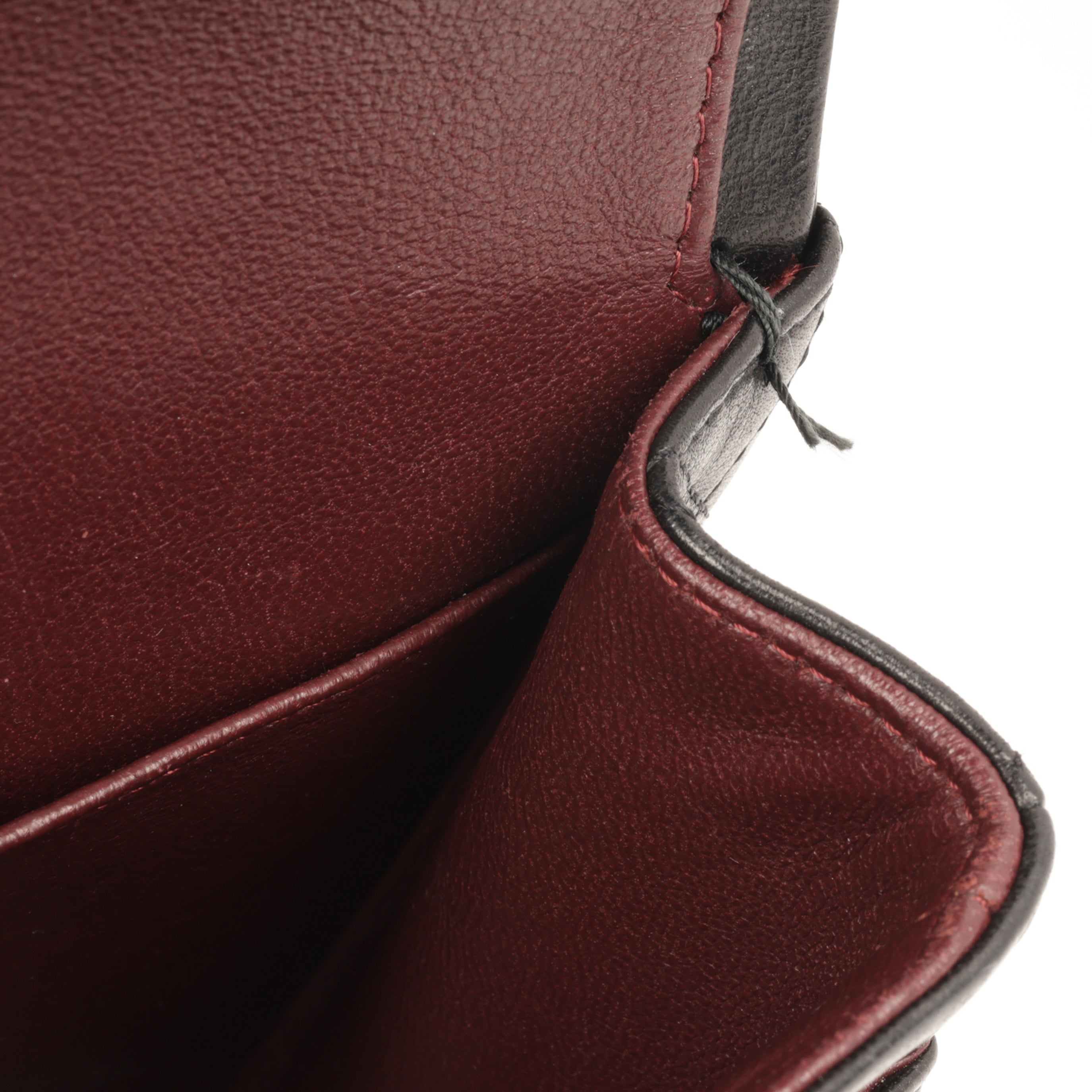 Medium Classic Flap