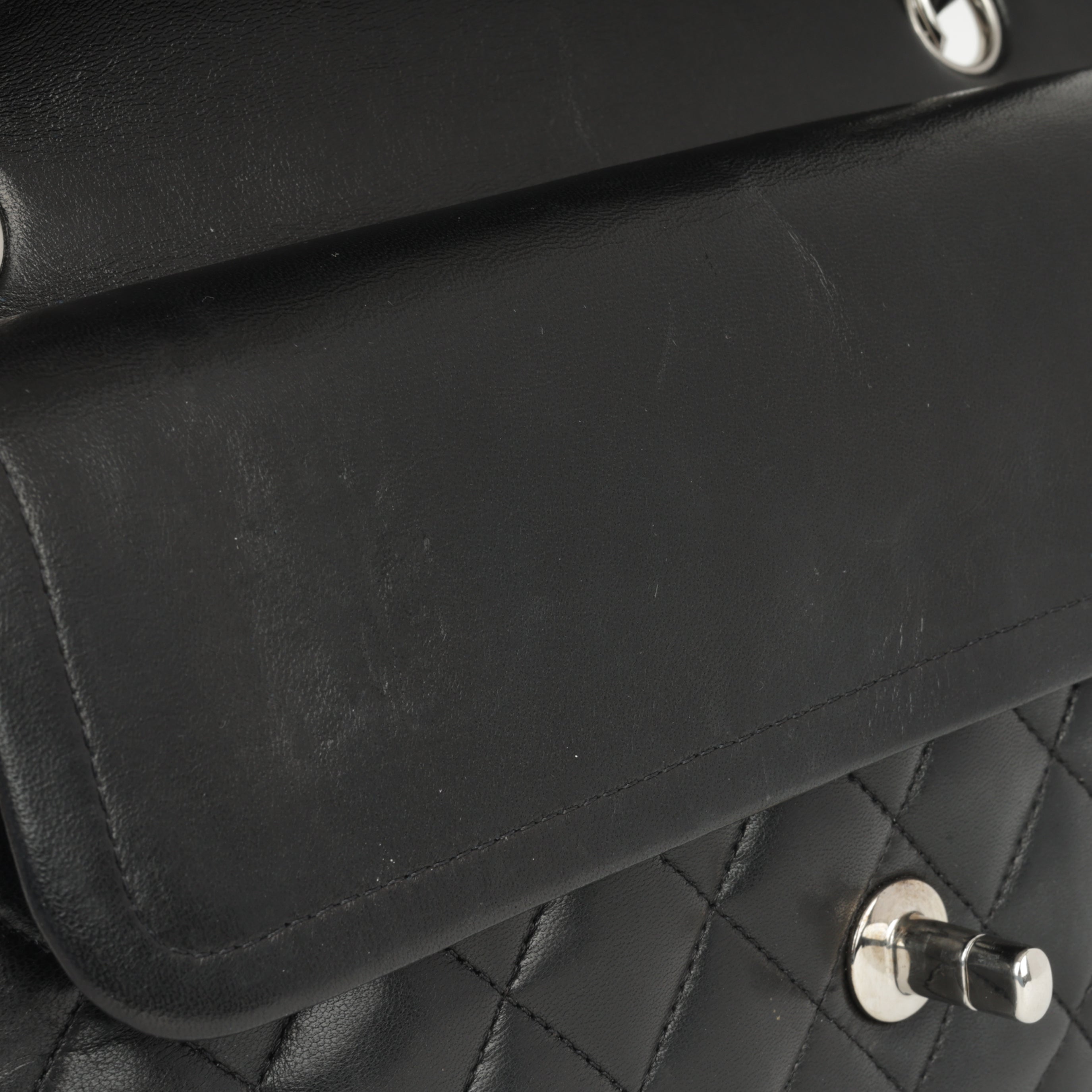 Medium Classic Flap