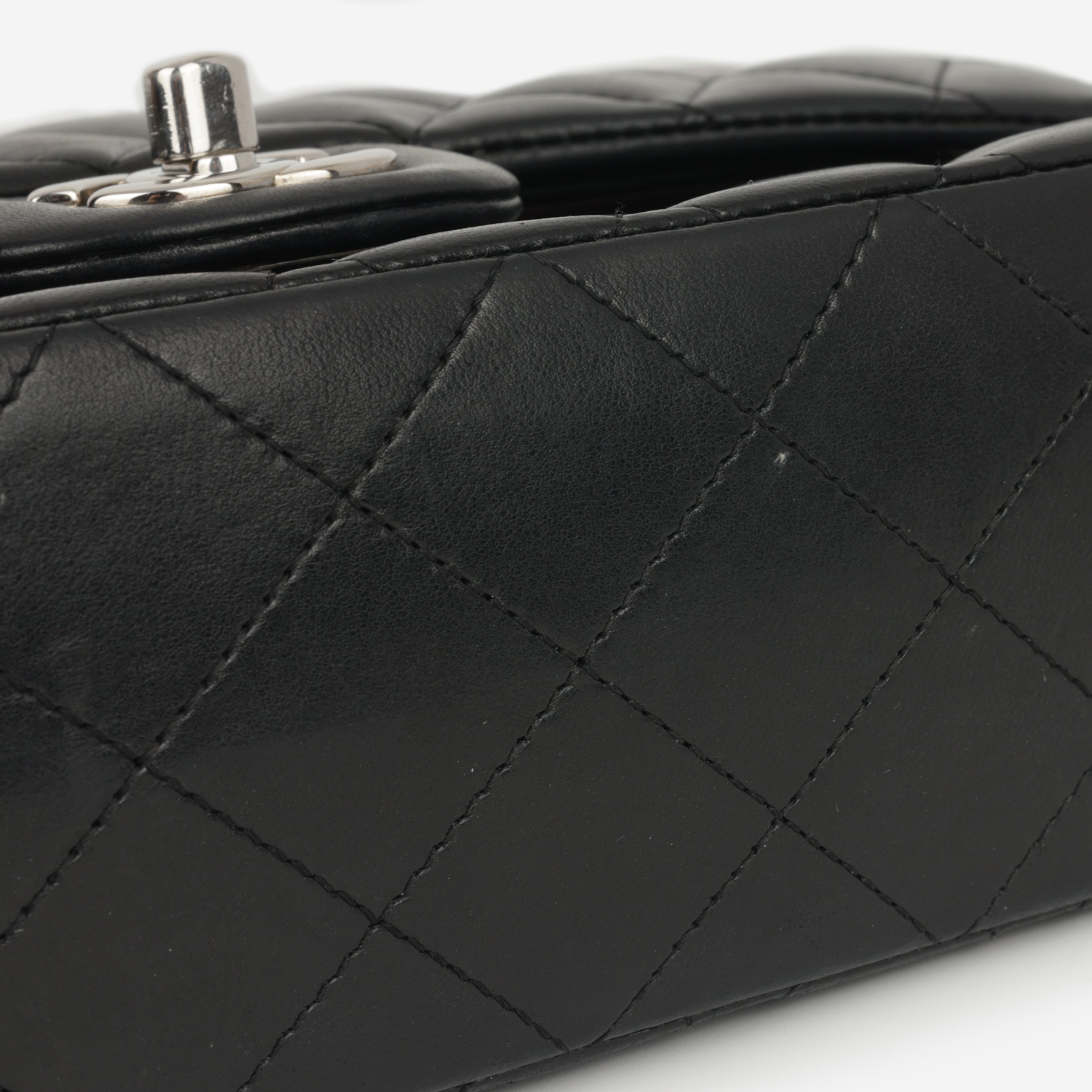Medium Classic Flap