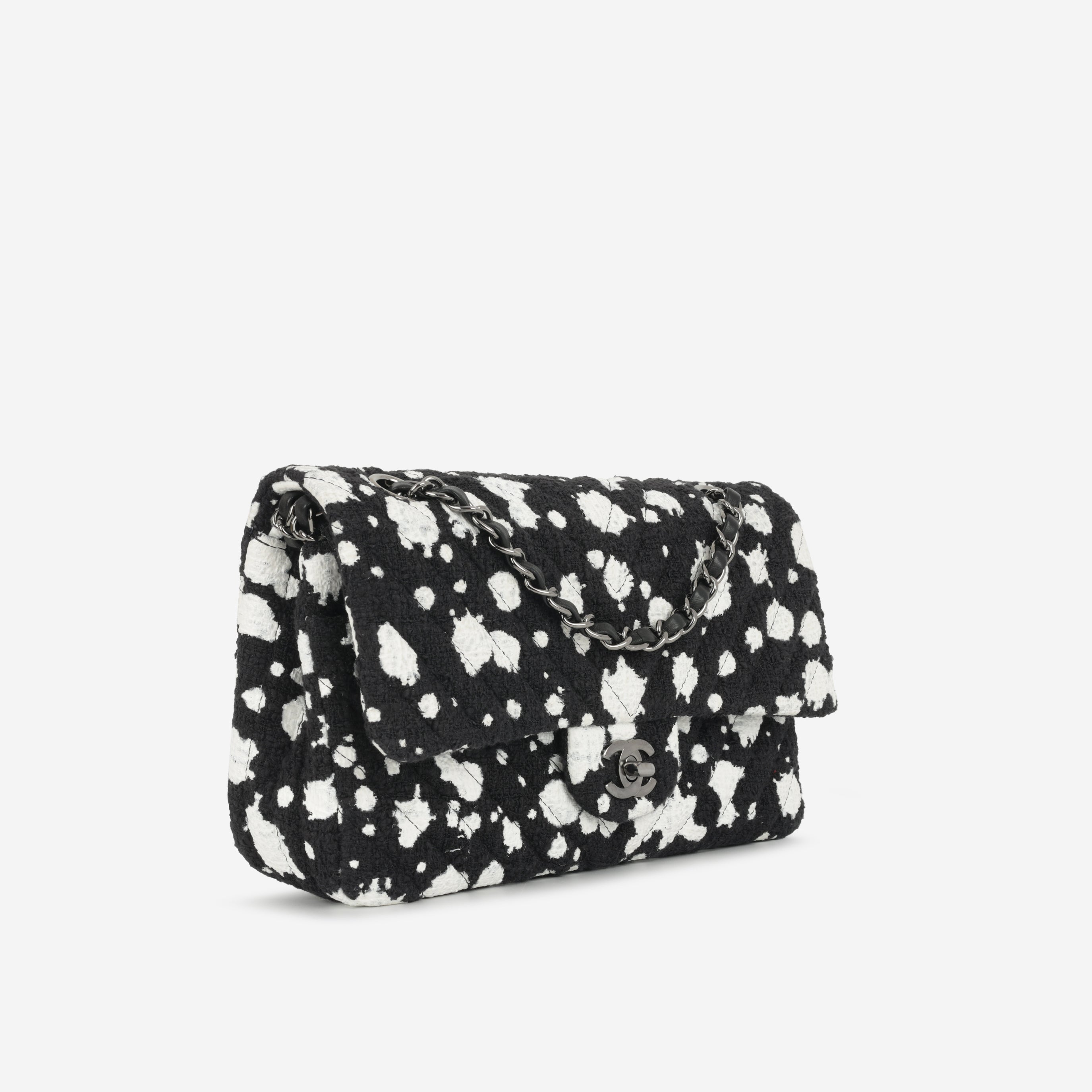 Medium Classic Flap