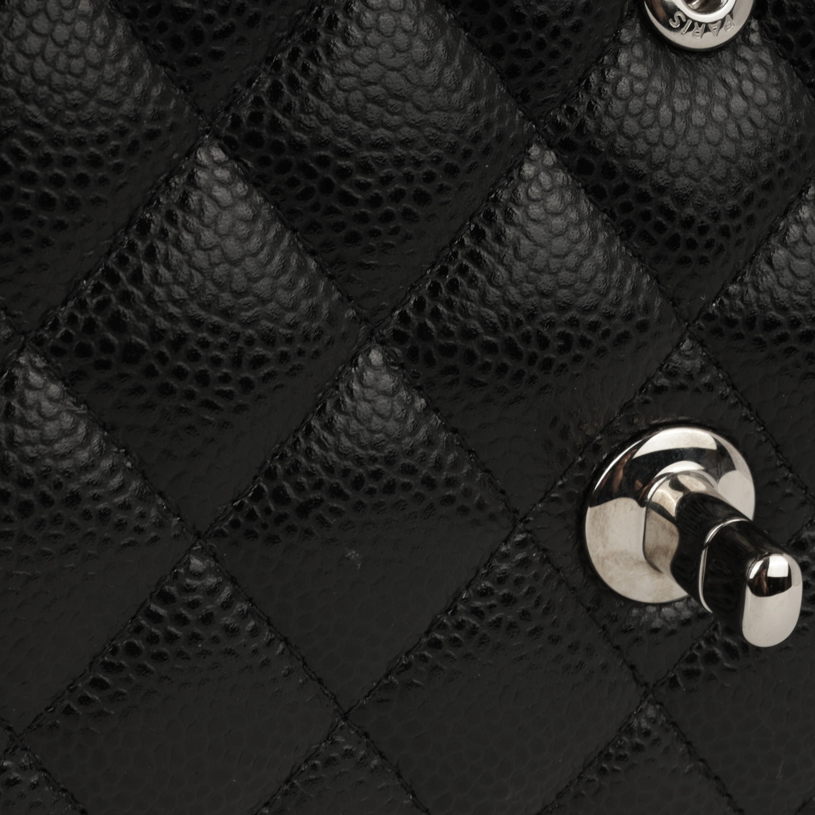 Medium Classic Flap