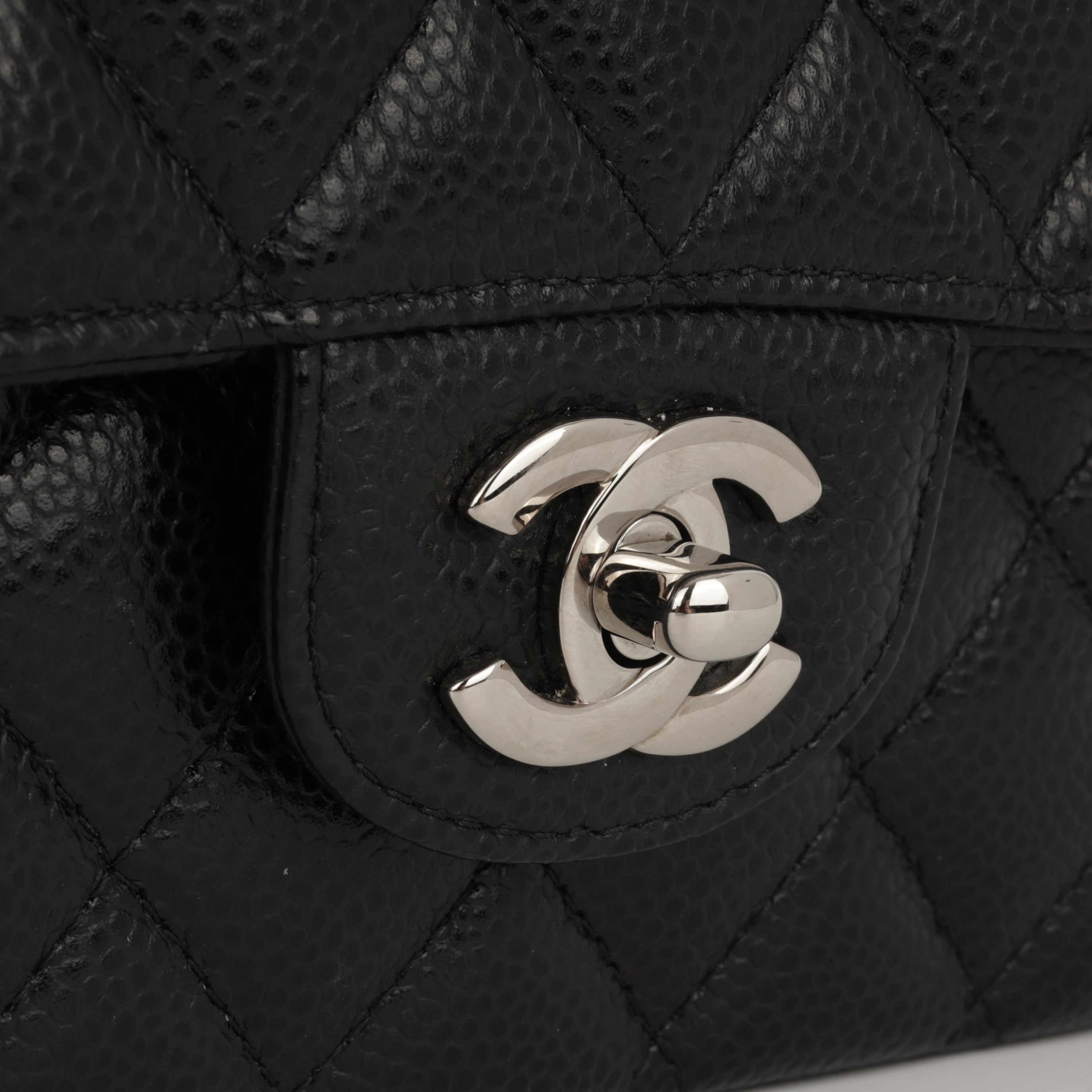 Medium Classic Flap
