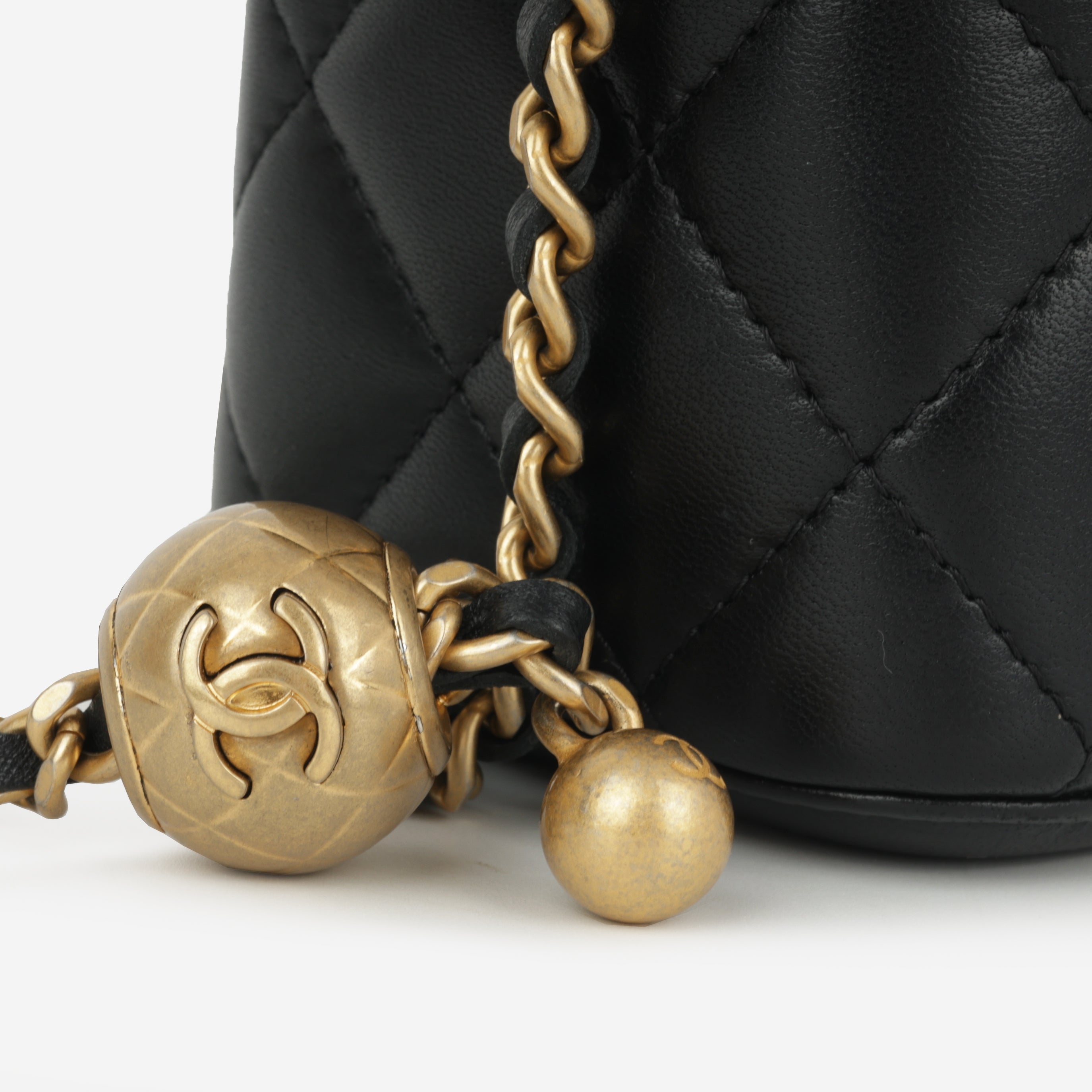 Small Vanity on Chain Pearl Crush - Black Lambskin | Antique Gold Hardware