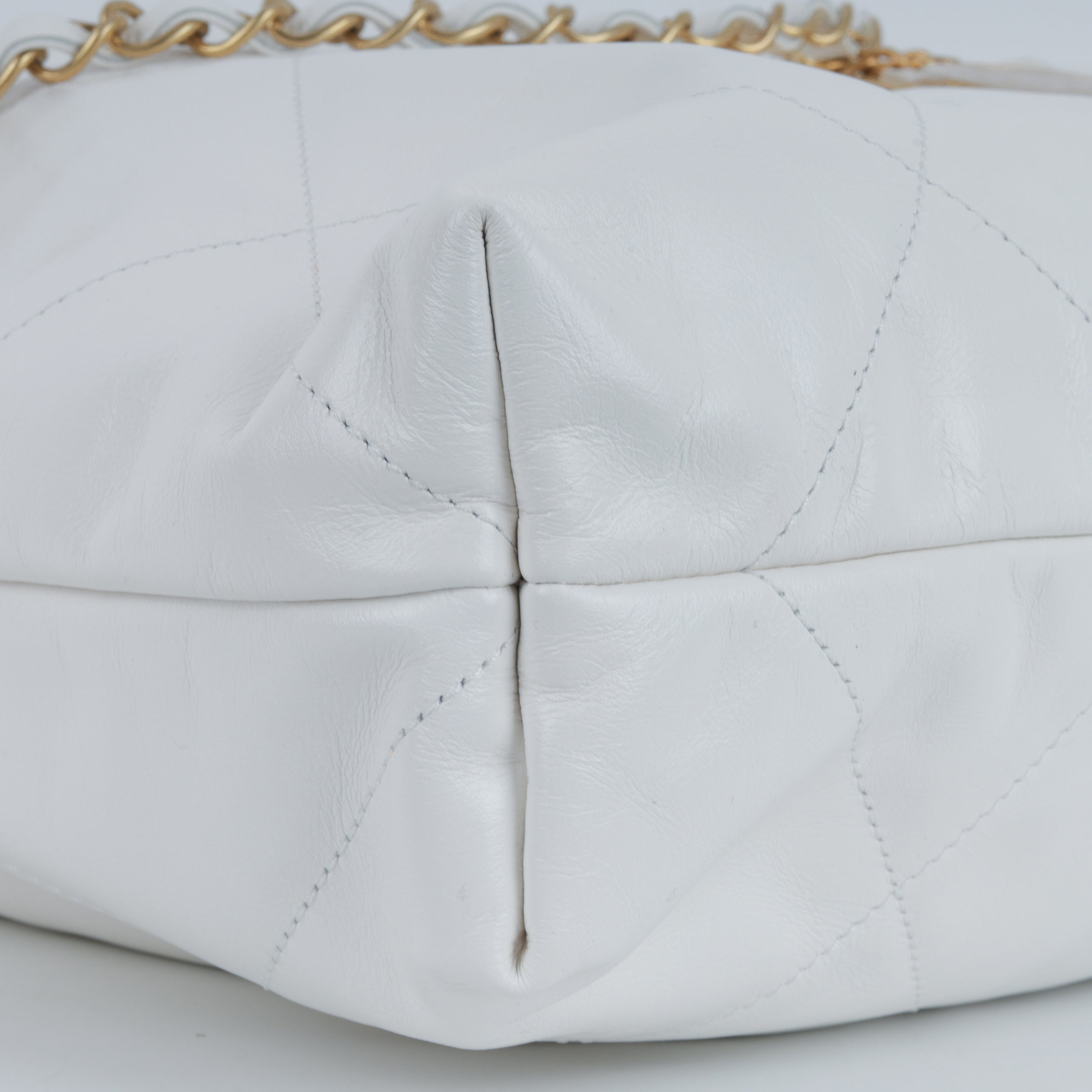 Chanel Medium 22 Hobo - White Shiny Calfskin | Gold Hardware