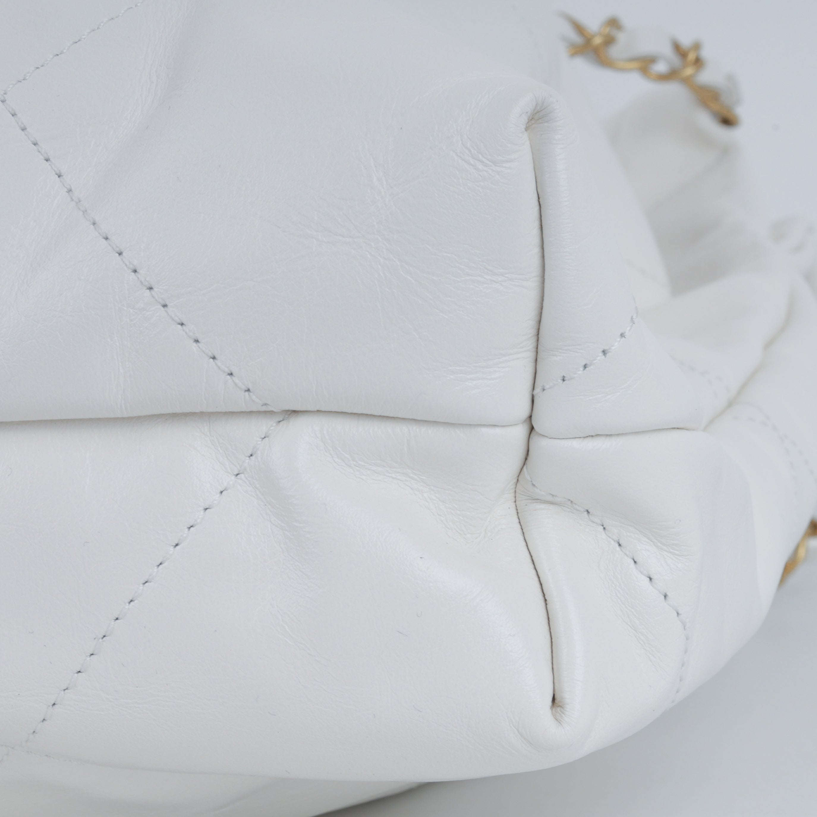 Chanel Medium 22 Hobo - White Shiny Calfskin | Gold Hardware
