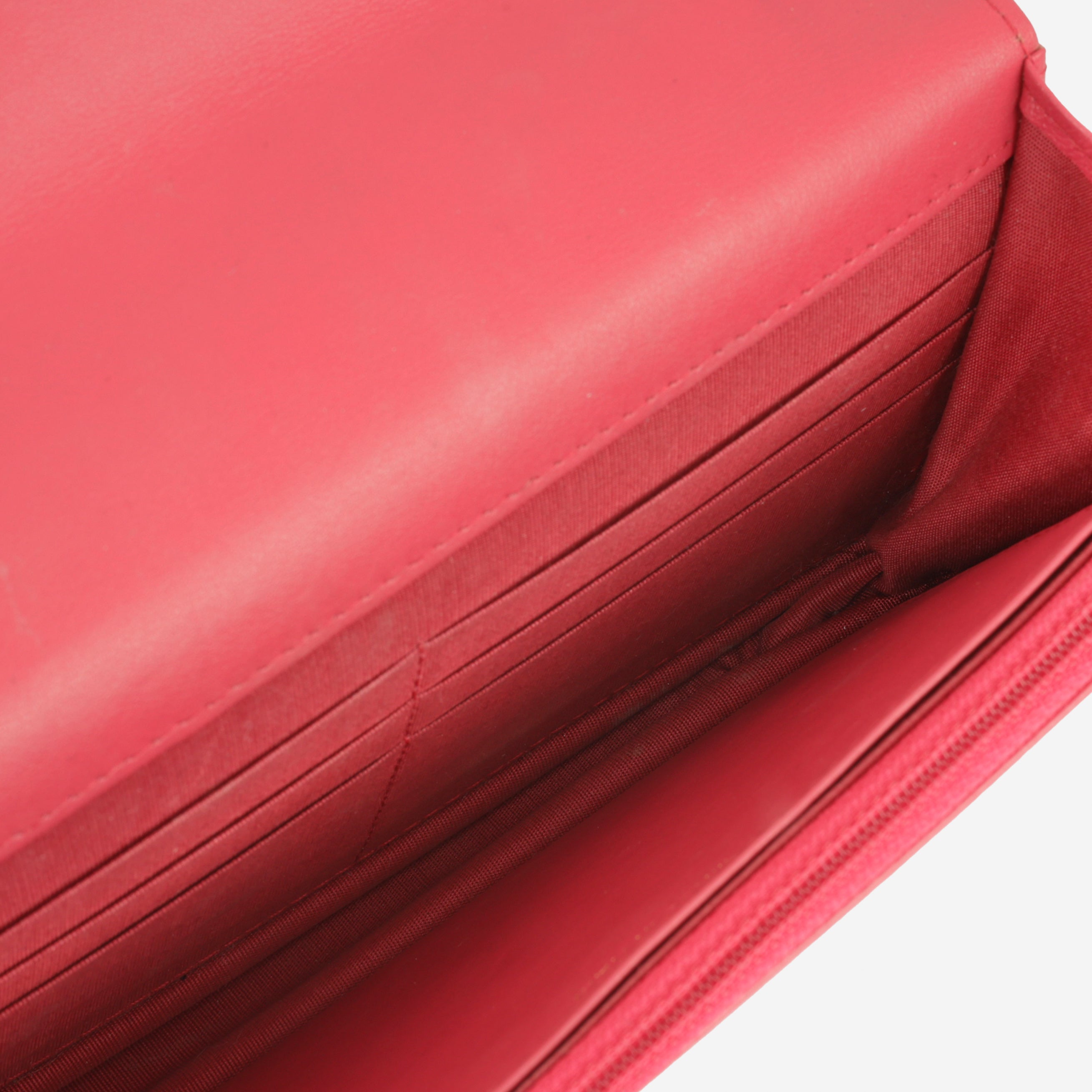 Chanel 19 Wallet on Chain - Raspberry Goatskin | Mixed Hardware