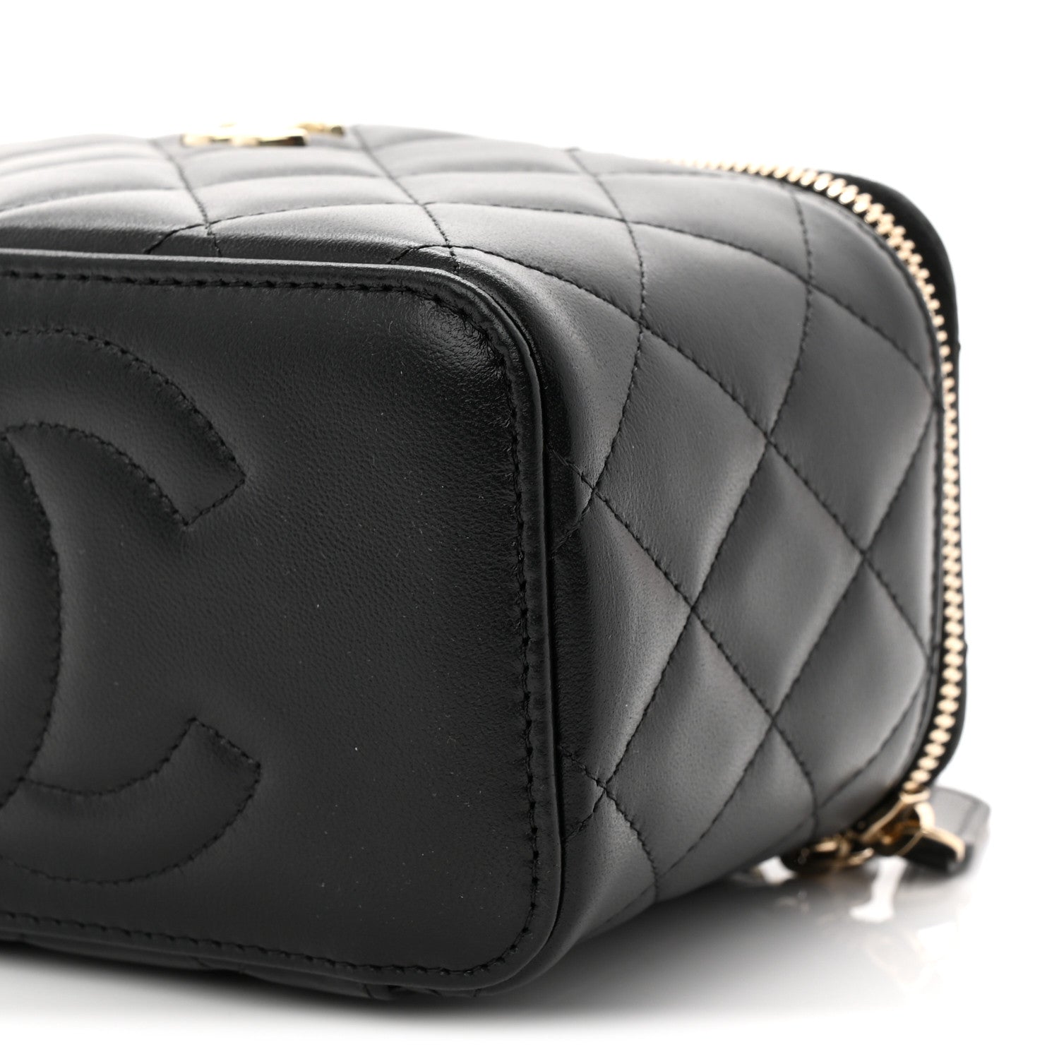 Lambskin Quilted Small Top Handle Vanity Case With Chain Black