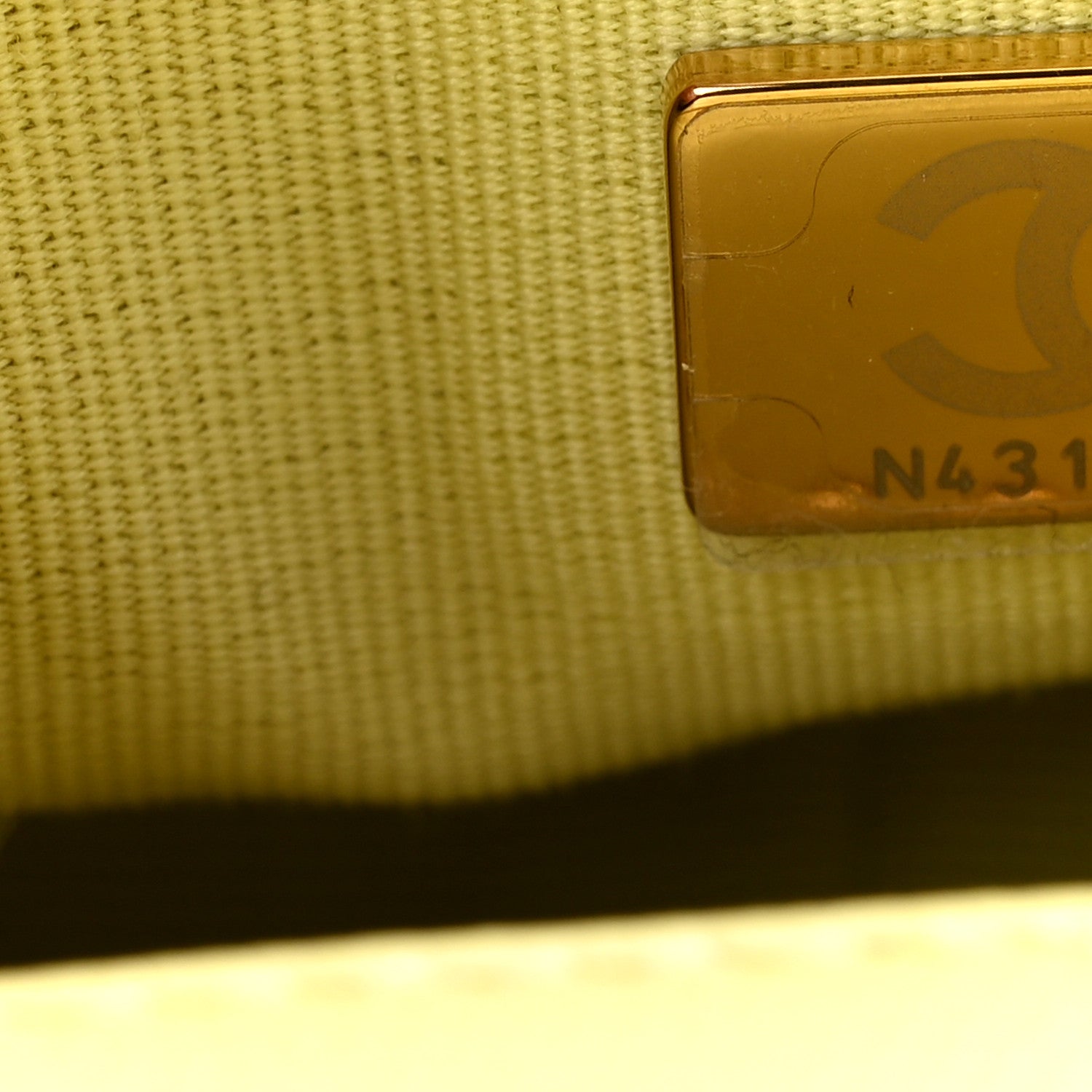 Shiny Caviar Belt Bag Light Green