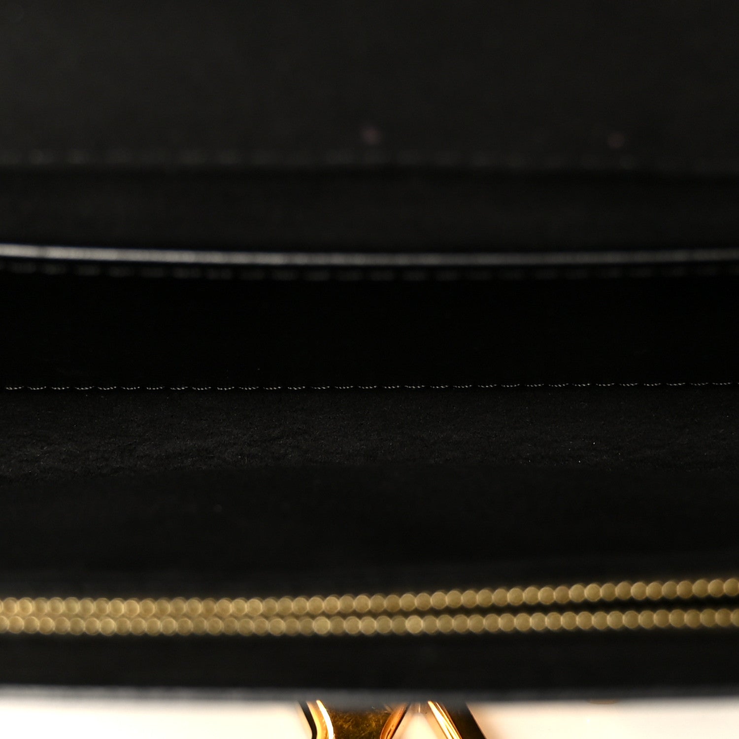 Calfskin Chain Louise GM Black
