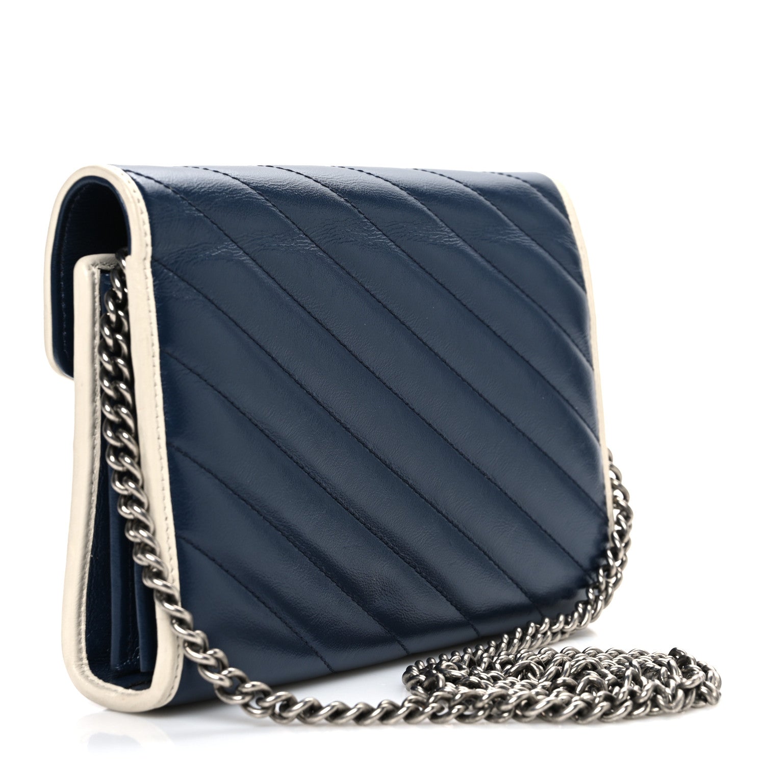 Vintage Effect Calfskin Matelasse Diagonal Torchon GG Marmont Chain Wallet Blue Agata Mystic White