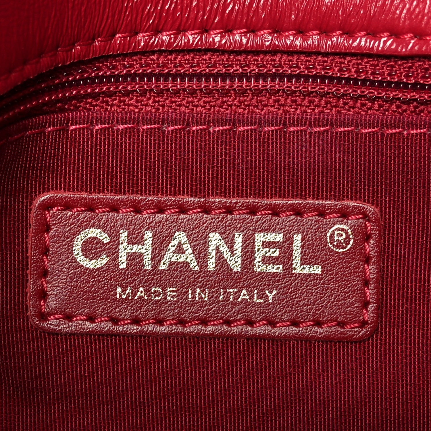 Shiny Lambskin Quilted Small Fashion Therapy Flap Bag Red