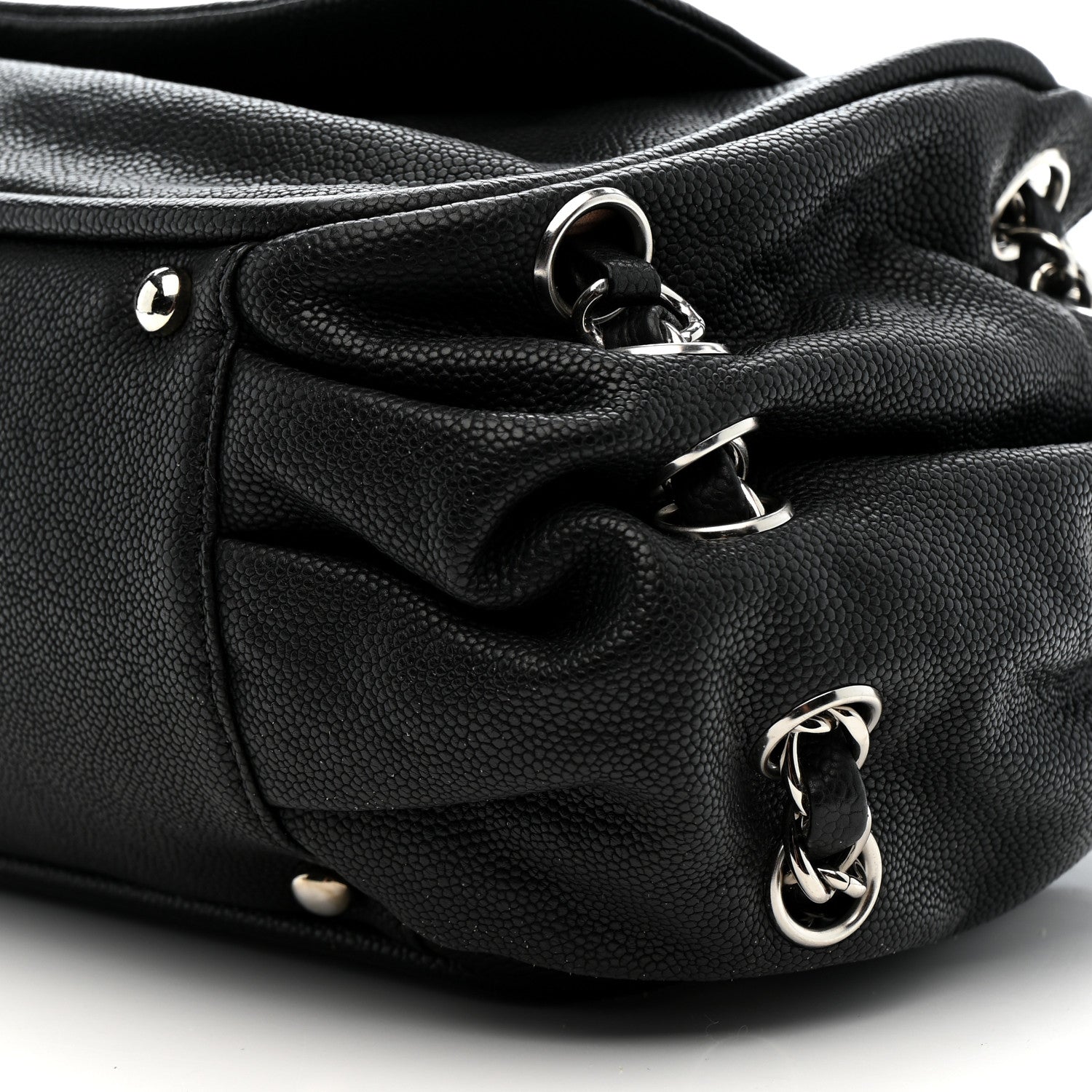Caviar Diagonal Ligne Flap Black