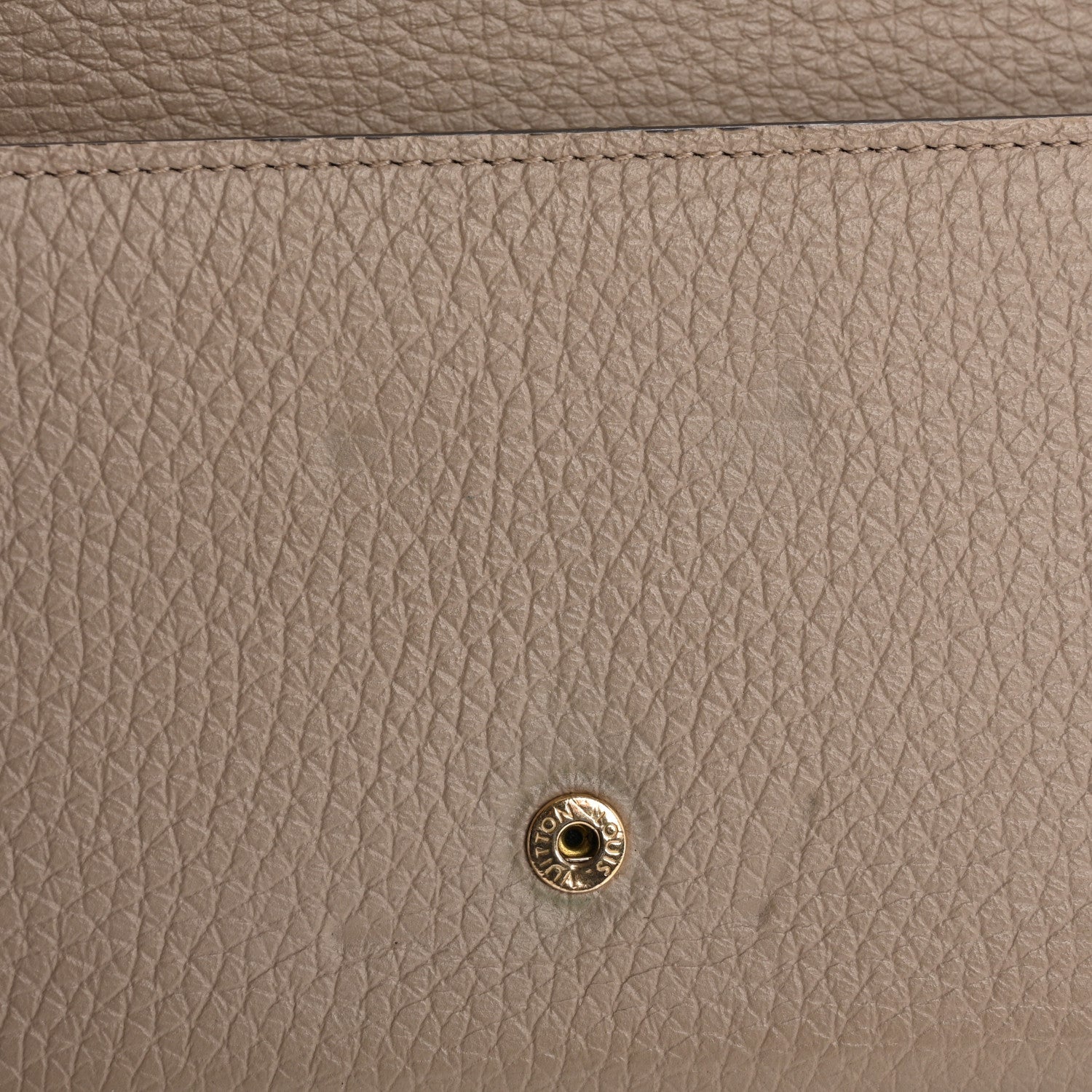 Taurillon Capucines Wallet Galet