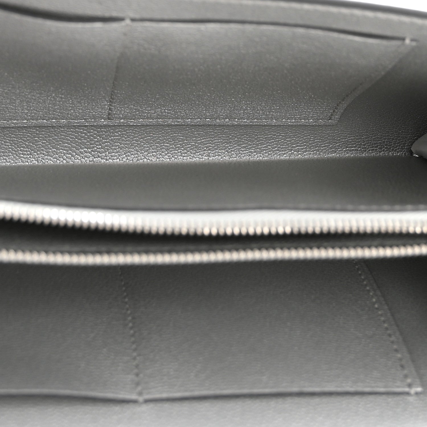 Metallic Chevre Chamkilight Kelly Wallet To Go Argent