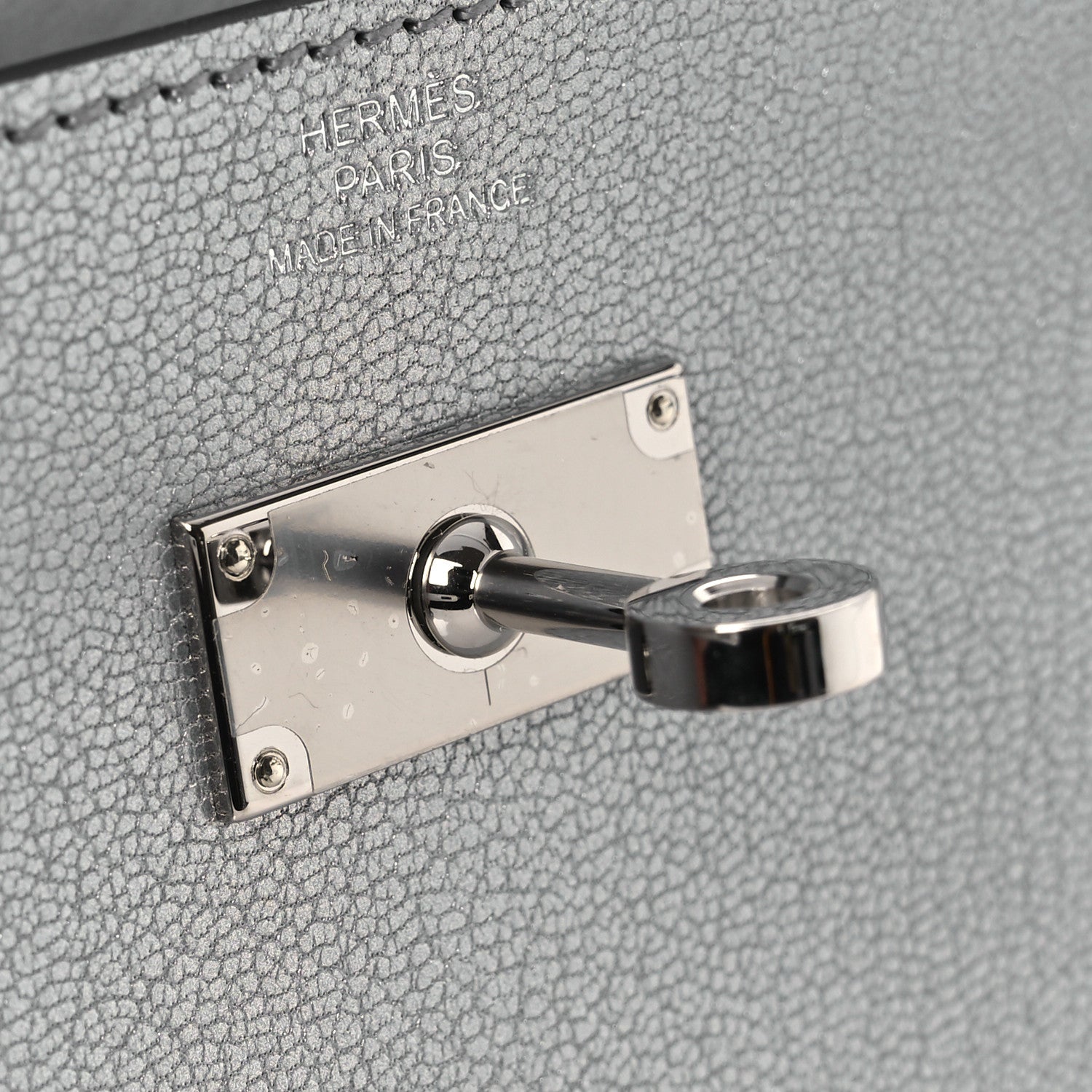 Metallic Chevre Chamkilight Kelly Wallet To Go Argent