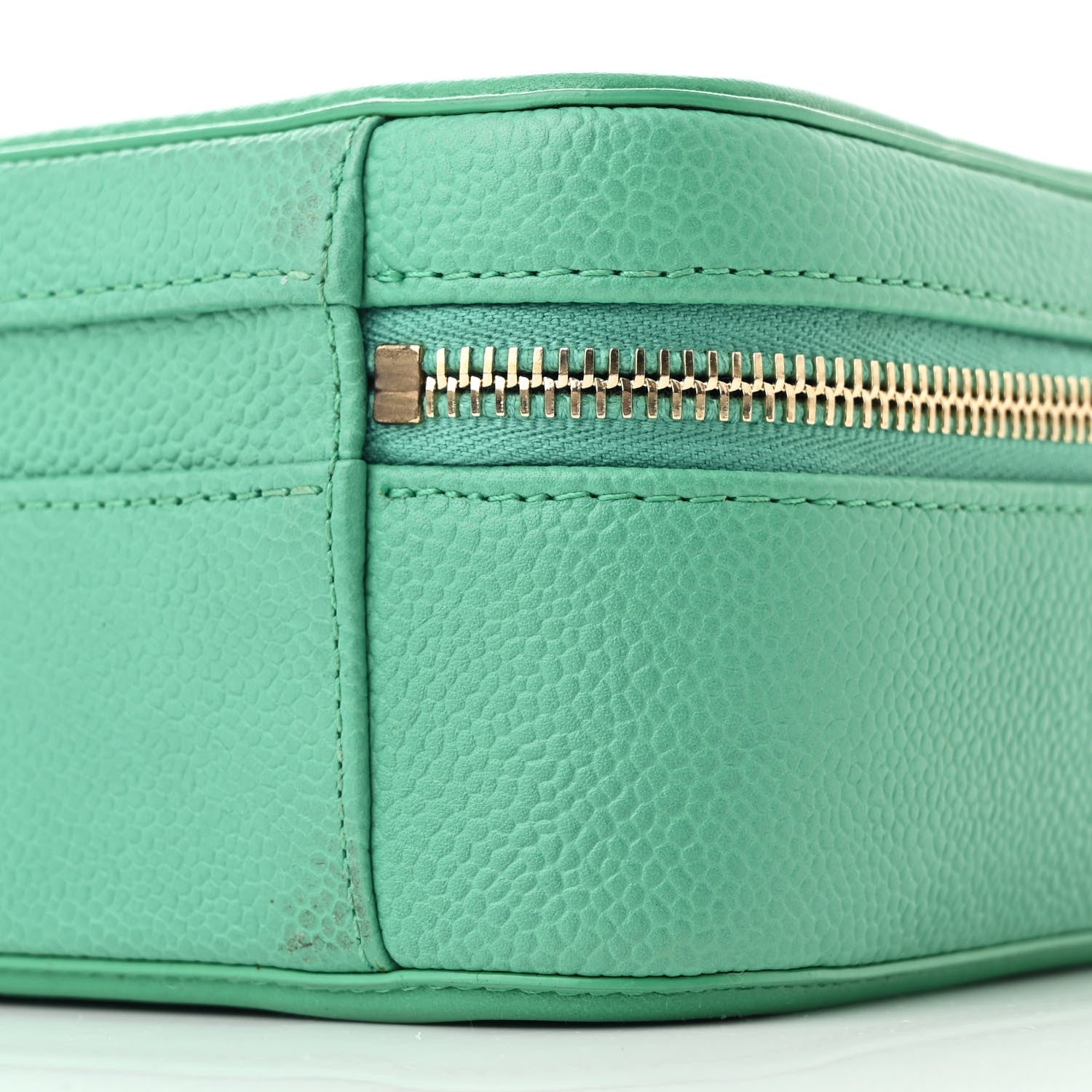Caviar Quilted Medium CC Filigree Vanity Case Green