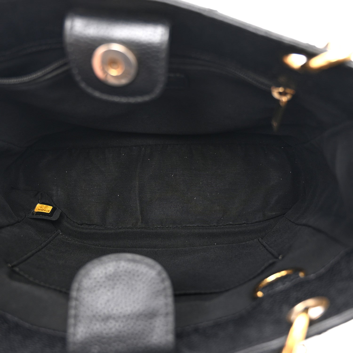 Caviar Quilted Petit Shopping Tote PST Black