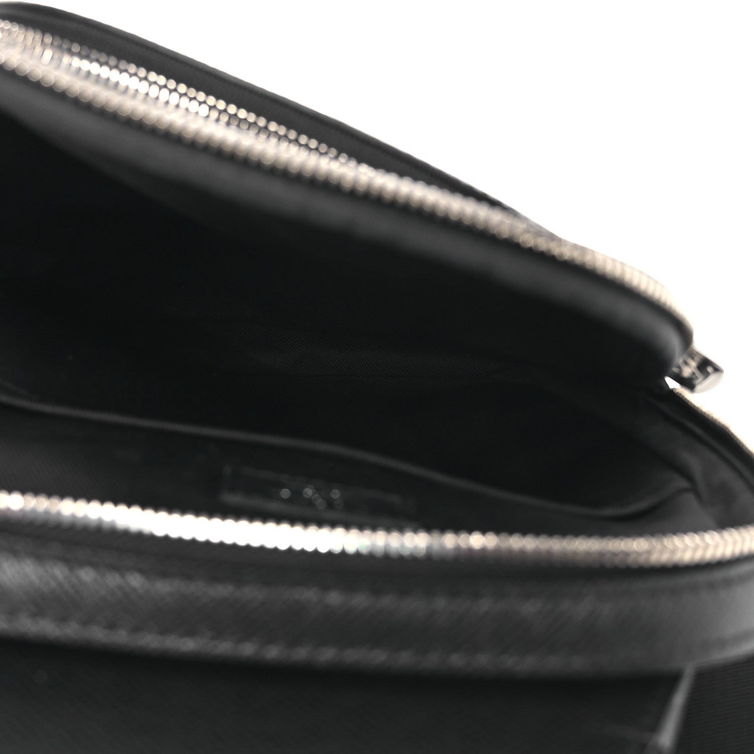 Taiga Avenue Sling Bag NM Black
