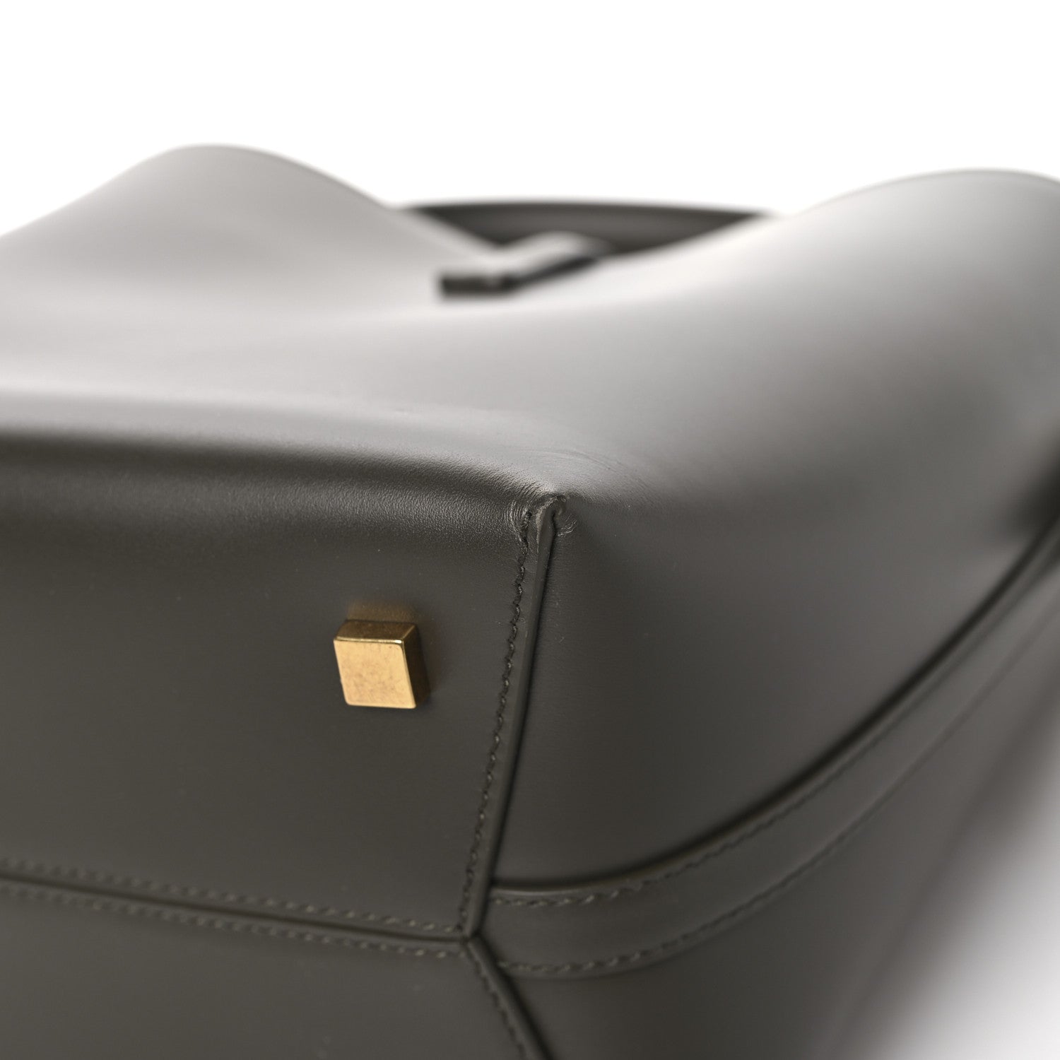Shiny Calfskin Le 37 Bucket Bag Deep Musk