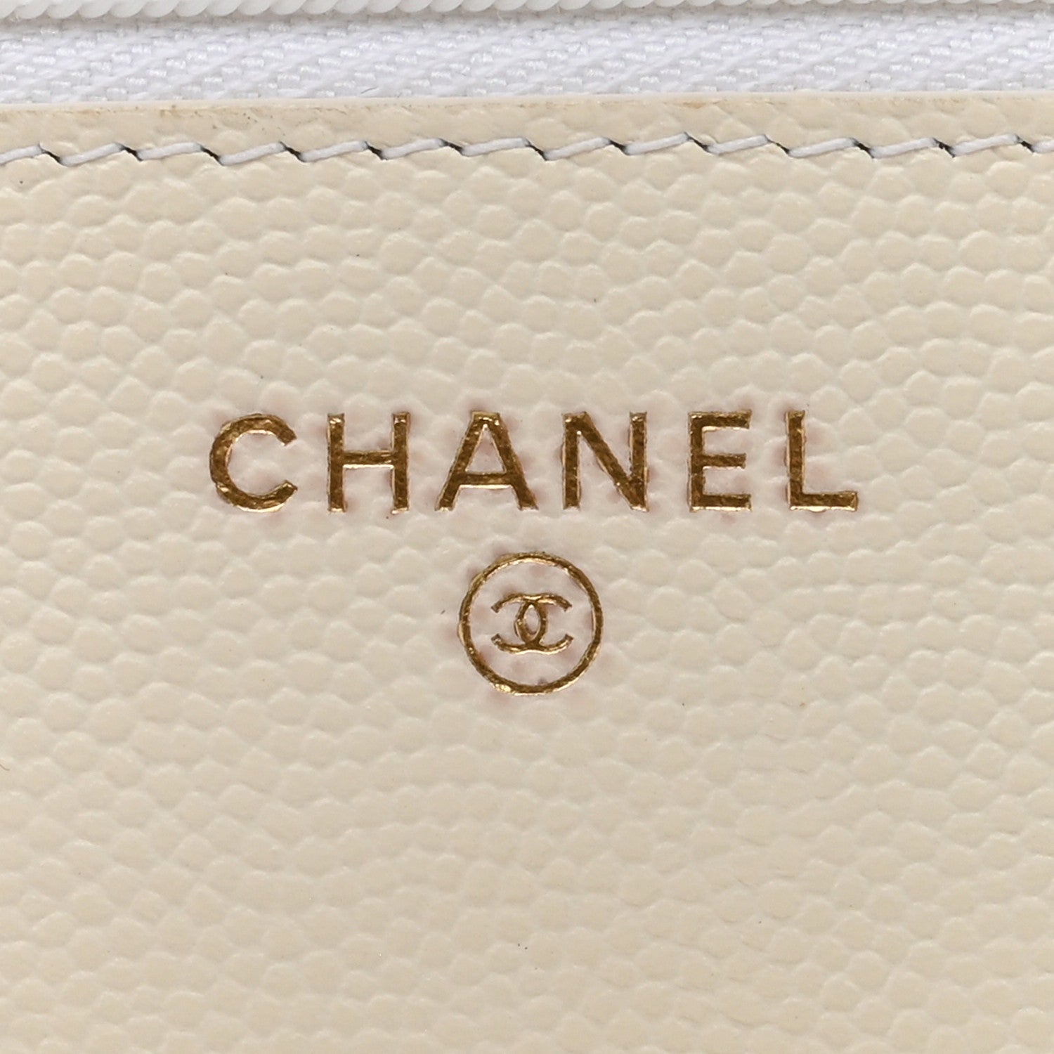 Caviar Quilted Wallet on Chain WOC White