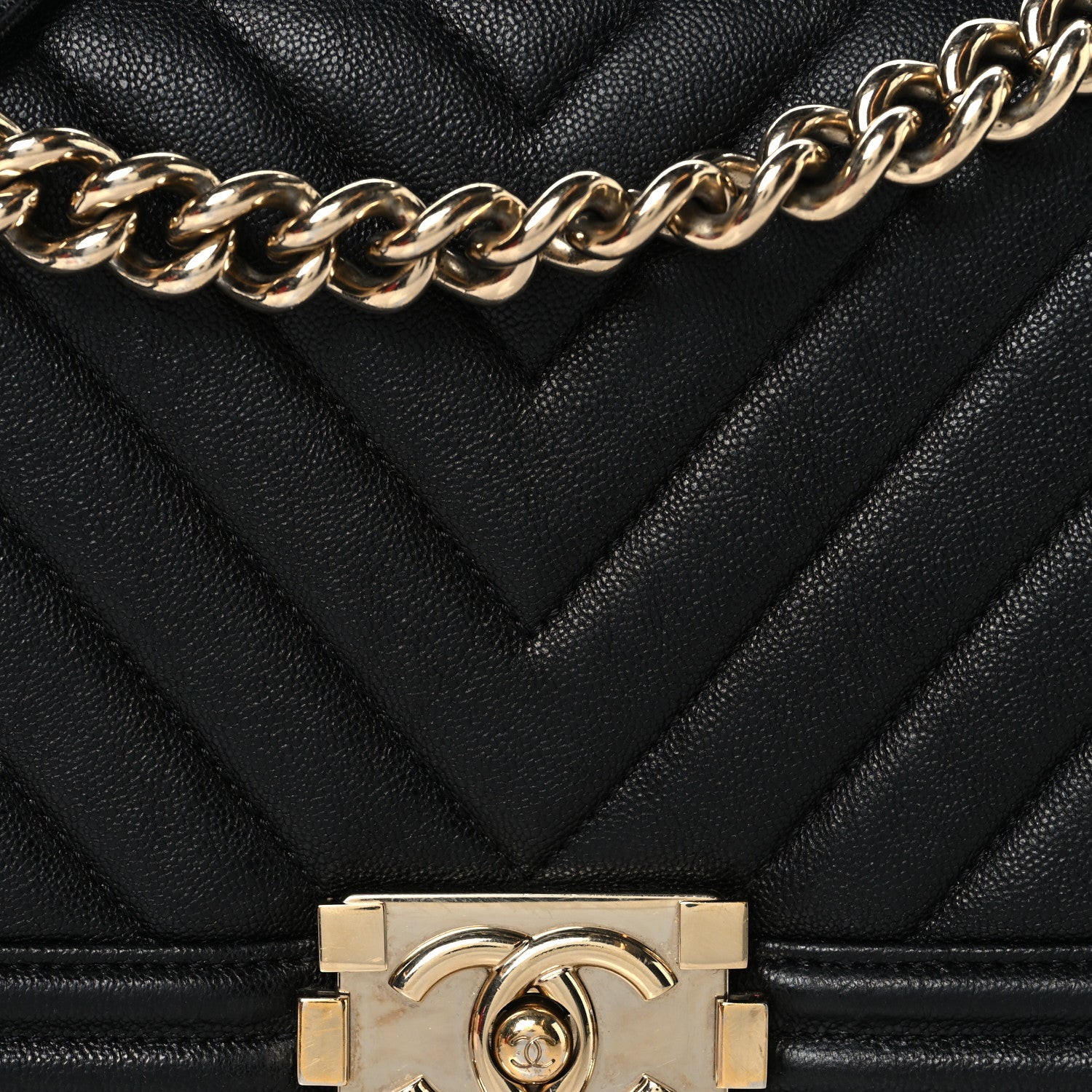 Caviar Chevron Quilted Medium Boy Flap Black