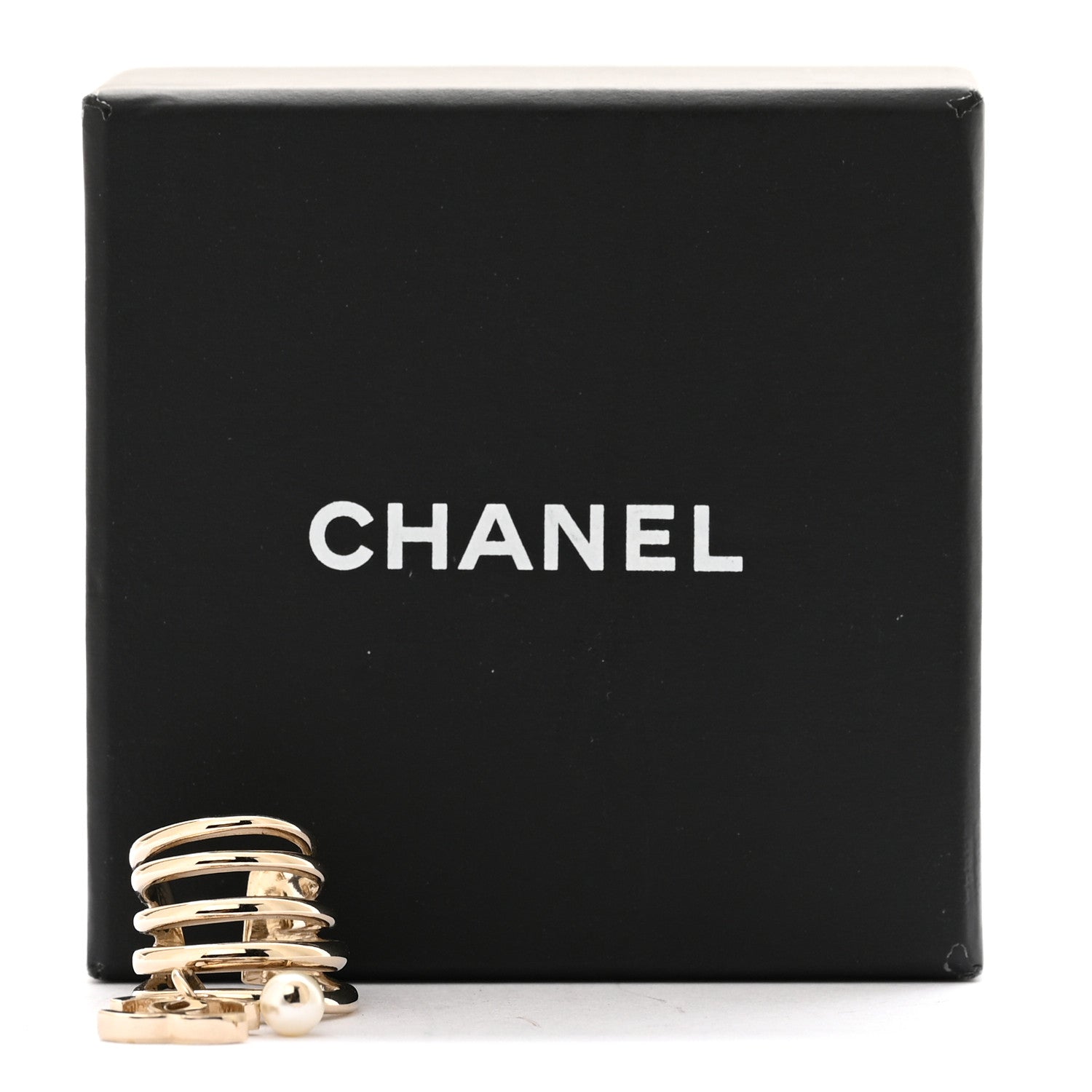 Metal Pearl CC Single Jewel Ear Cuff Gold