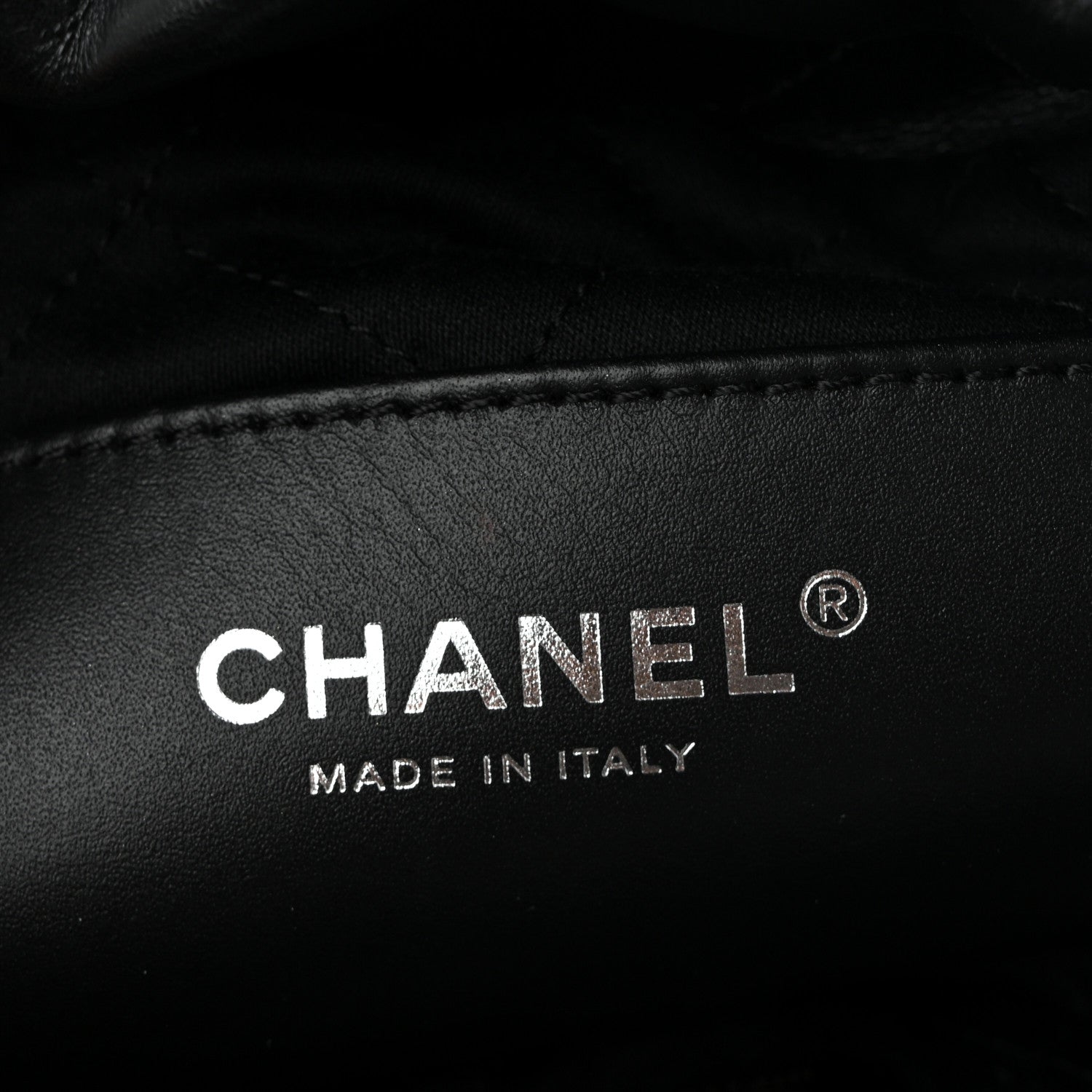 Shiny Calfskin Quilted Mini Chanel 22 So Black