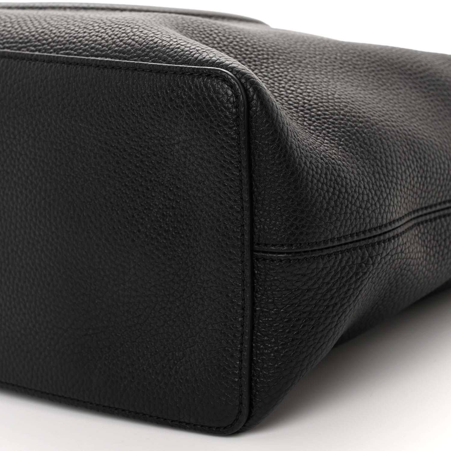 Pebbled Calfskin Large Soho Hobo Black