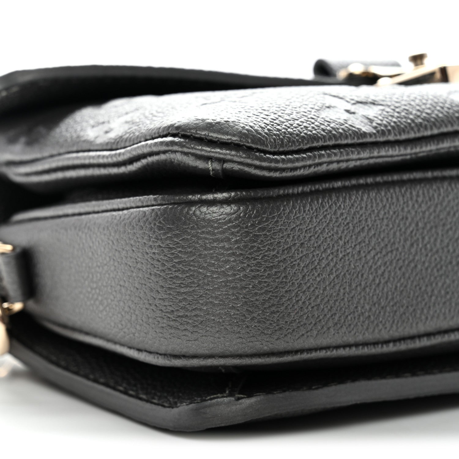 Shimmery Empreinte LV Ski Pochette Metis East West Gun Metal