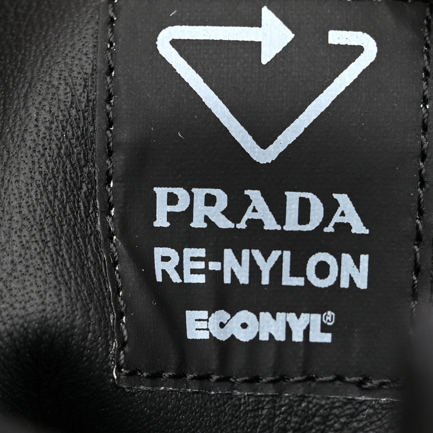 Re-Nylon Gabardine Metal Triangle Logo Monolith Pouch Pocket 55mm Boots 39 Black