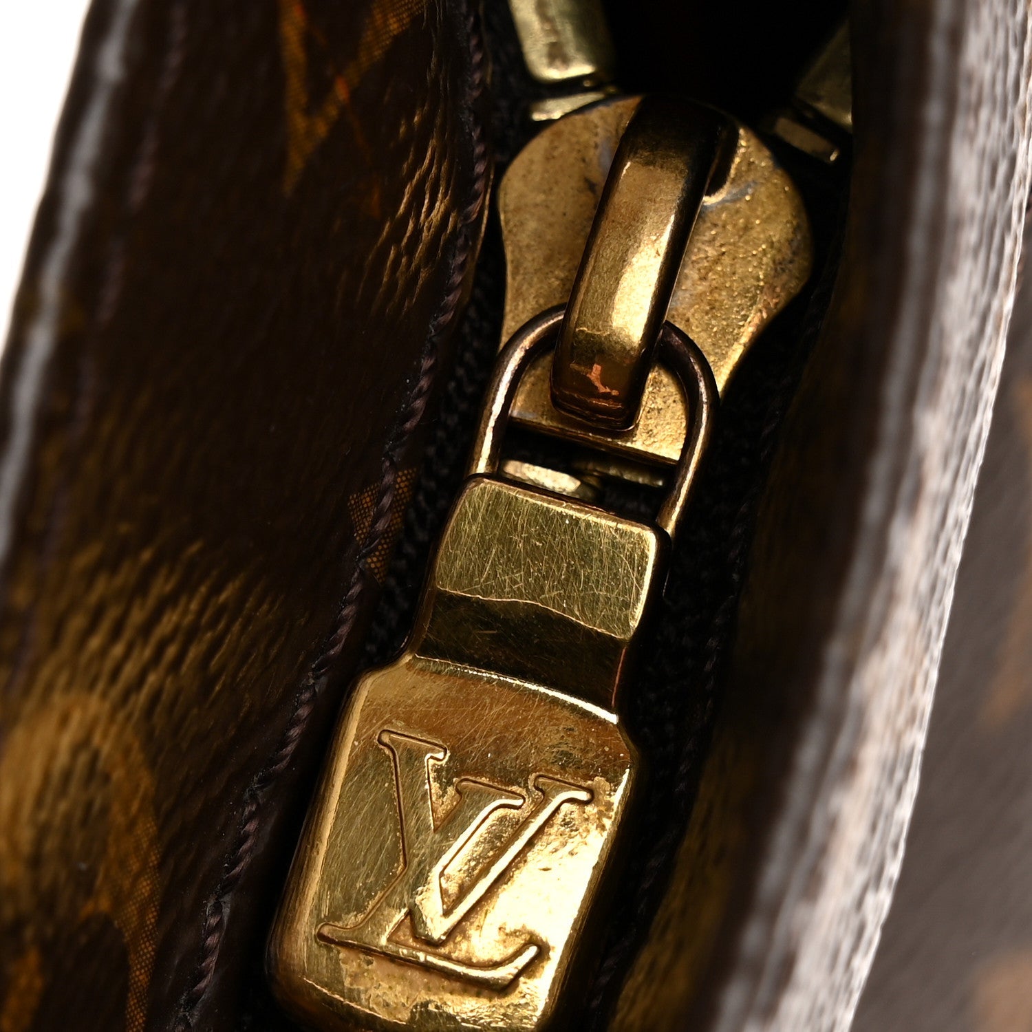 Monogram Carry It