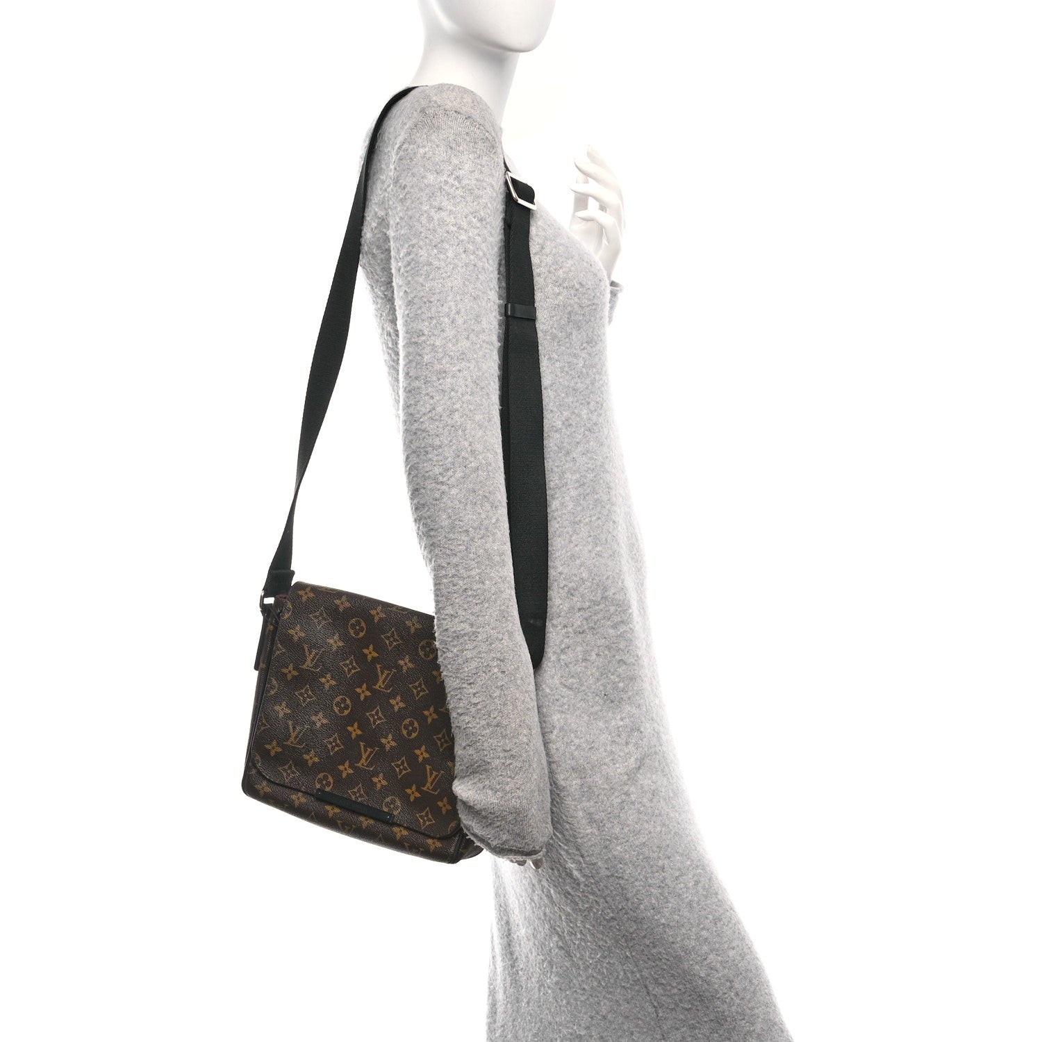 Monogram Macassar District PM