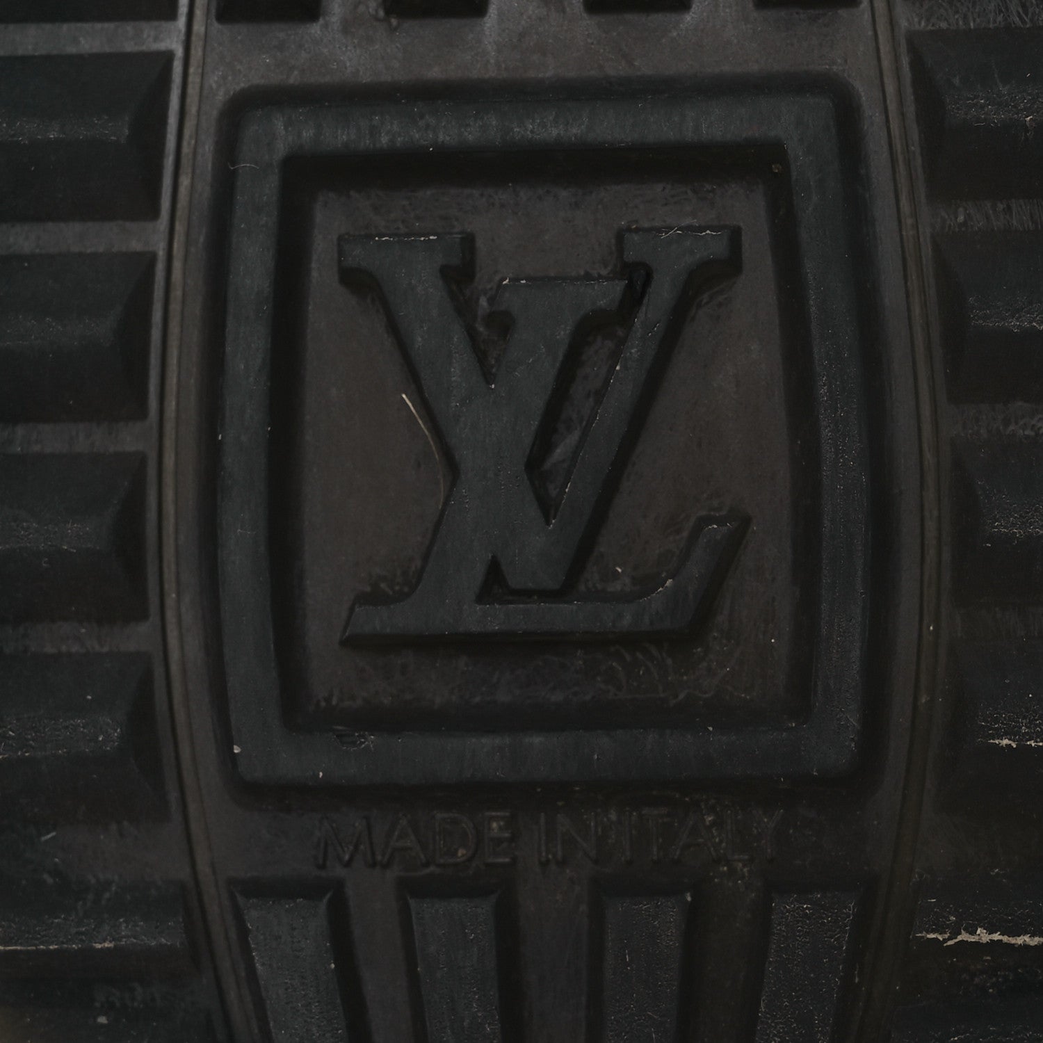 Suede Monogram Run Away Sneakers 36.5 Black