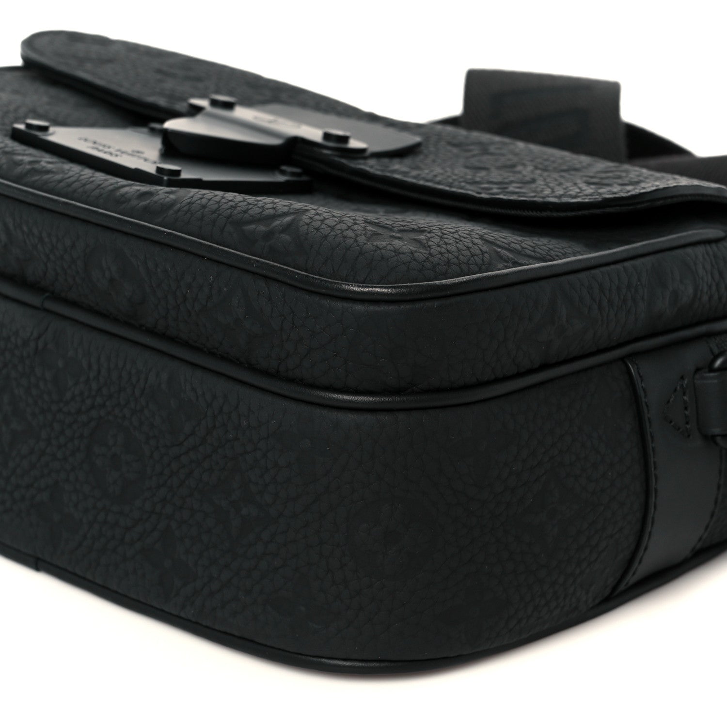 Taurillon Monogram S Lock Messenger Black