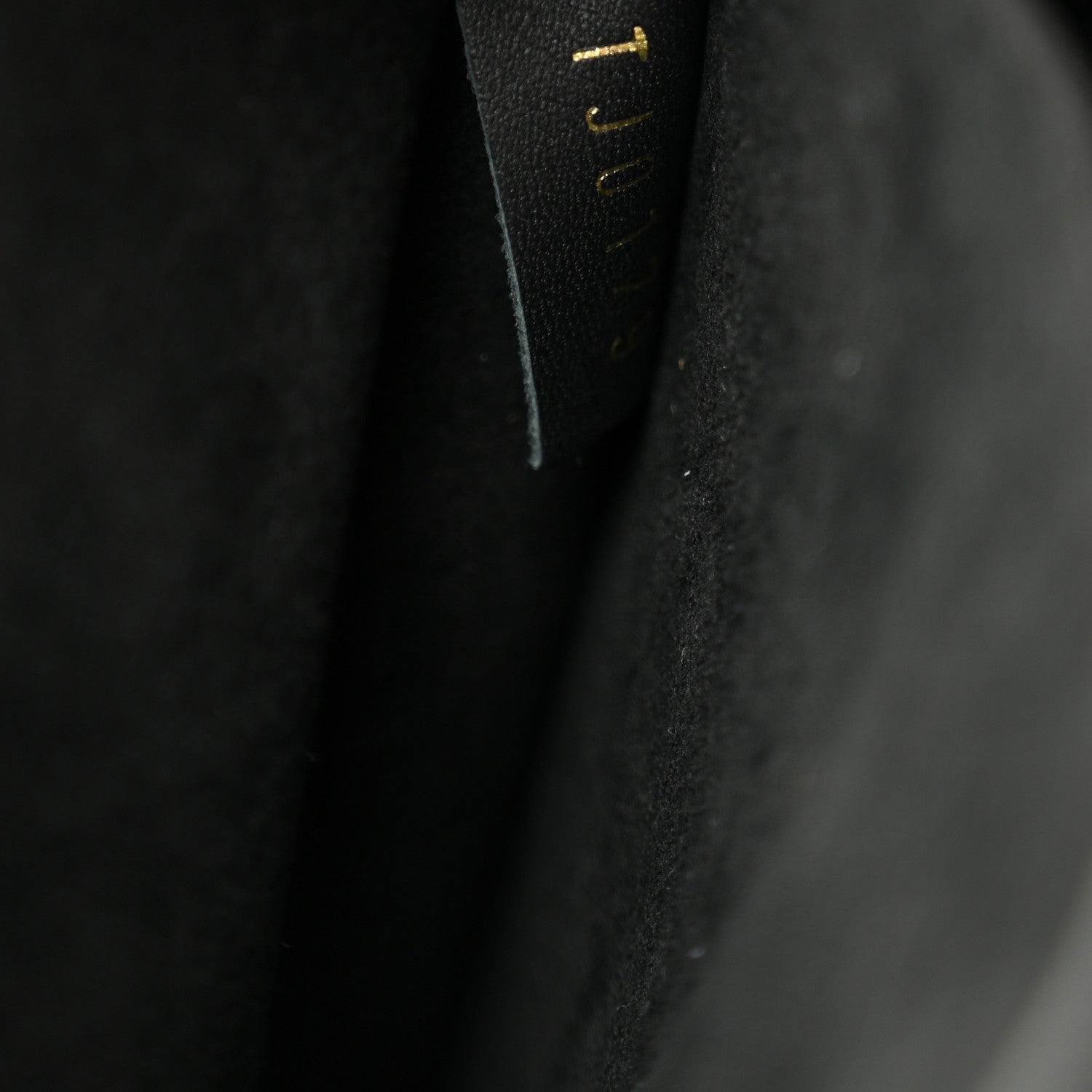 Calfskin New Wave Zipped Pochette Black