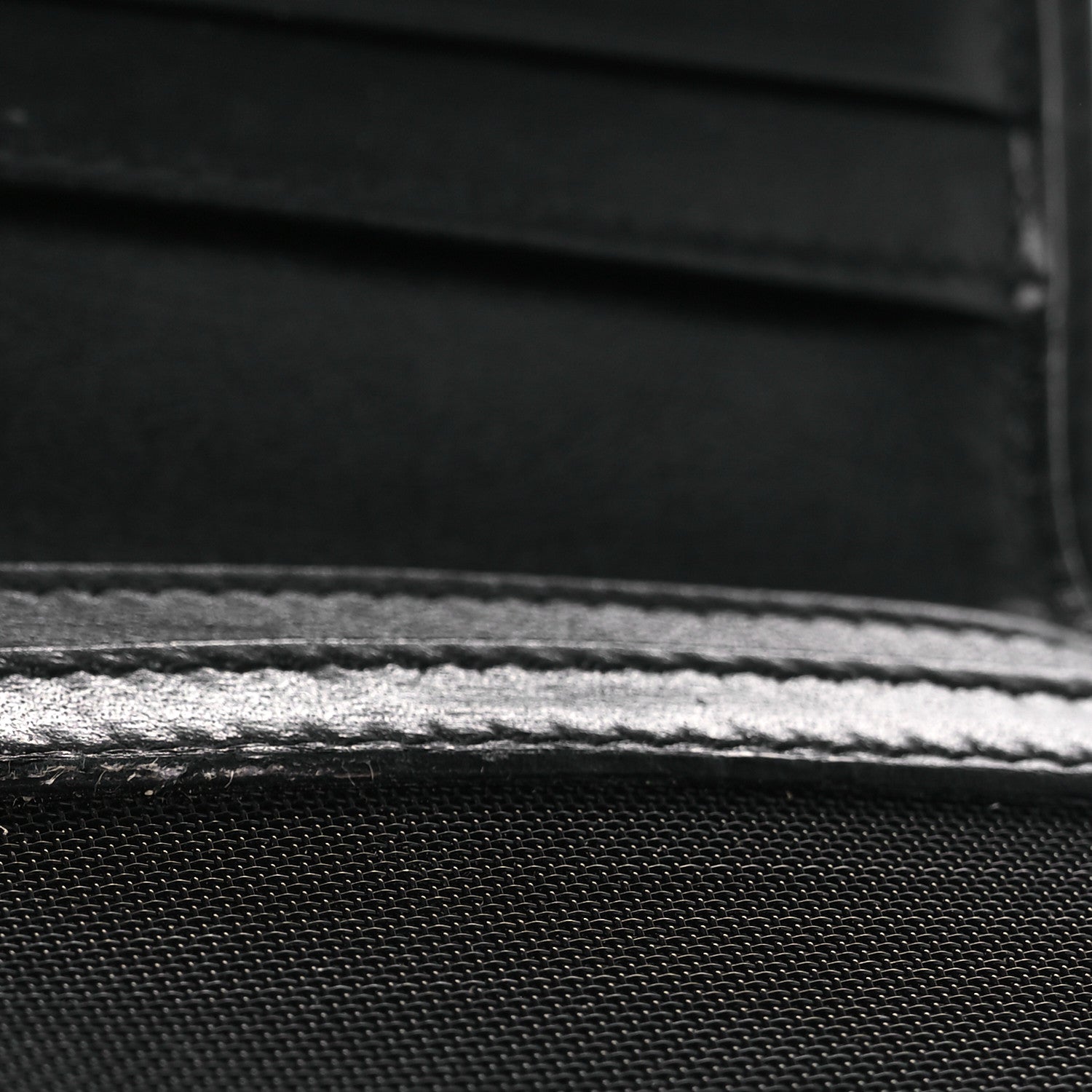 Smooth Calfskin Monogram Zipped Card Case Black