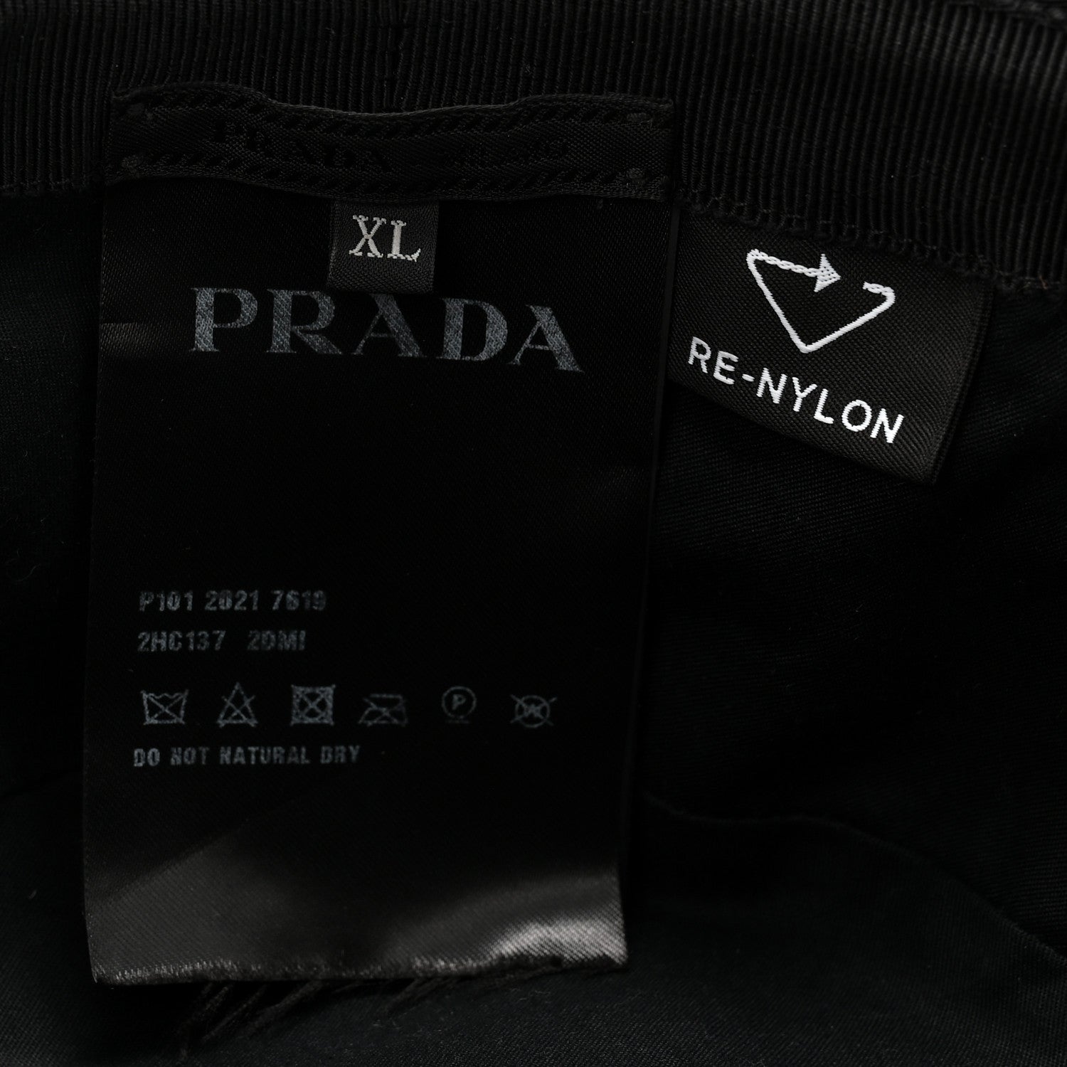 Re-Nylon Metal Triangle Logo Mens Bucket Hat XL Black