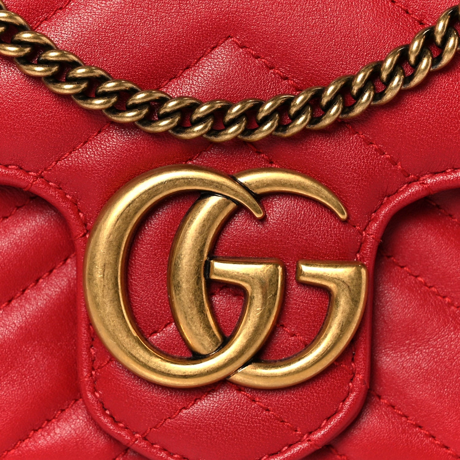 Calfskin Matelasse Super Mini GG Marmont Shoulder Bag Hibiscus Red