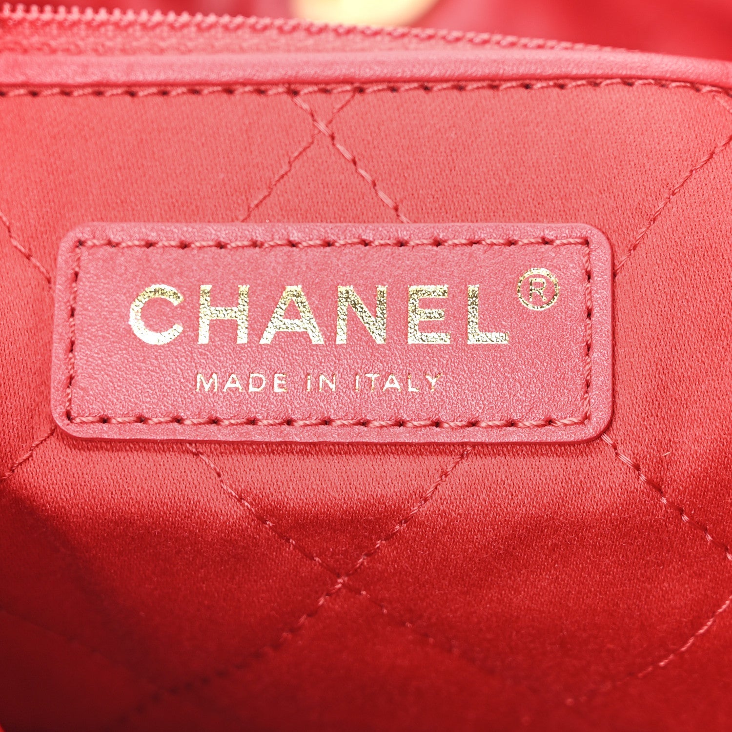 Shiny Calfskin Quilted Chanel 22 Red