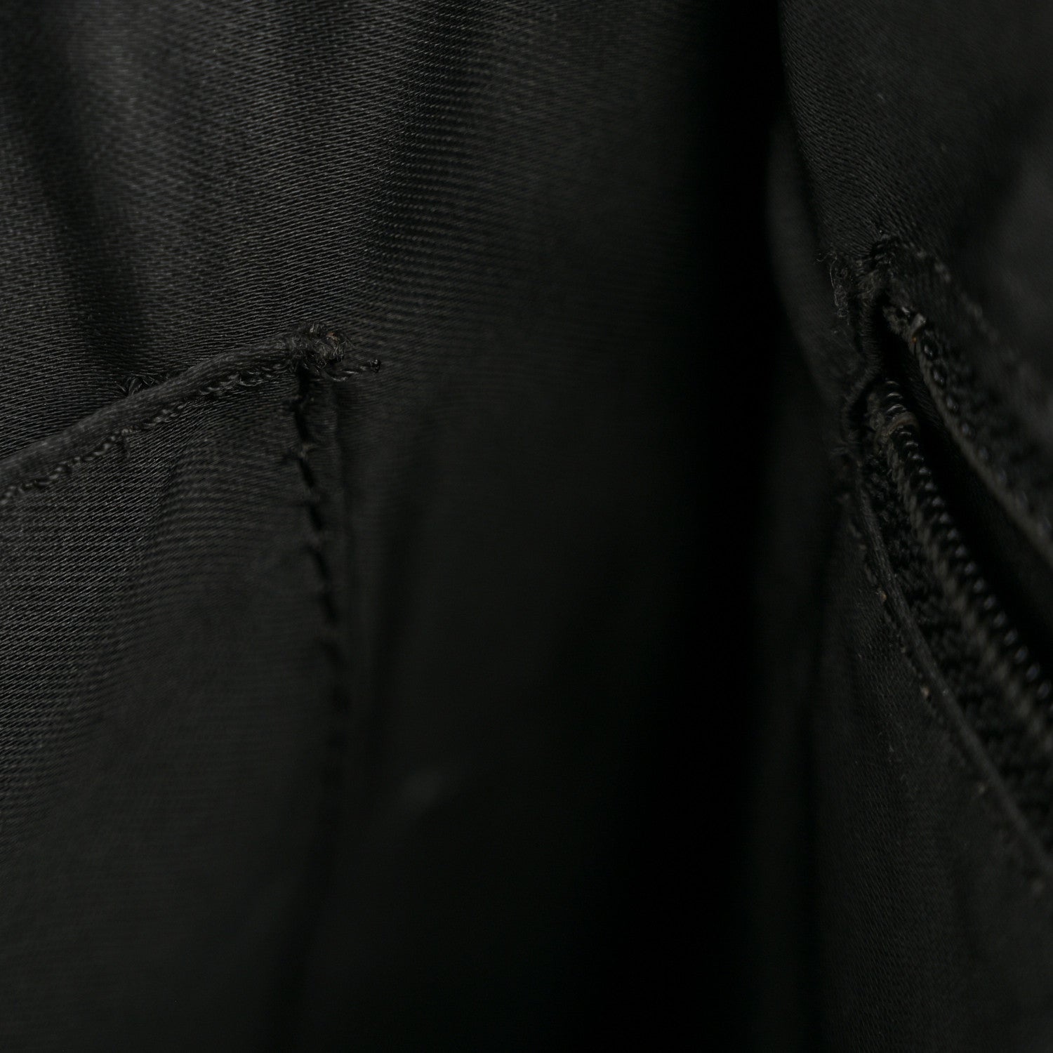 Caviar Logo Shoulder Bag Black